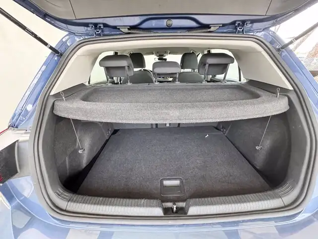 Volkswagen Golf view 12