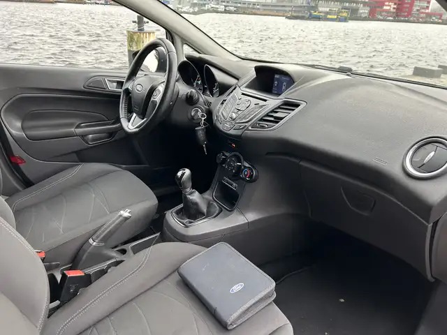 Ford Fiesta view 3