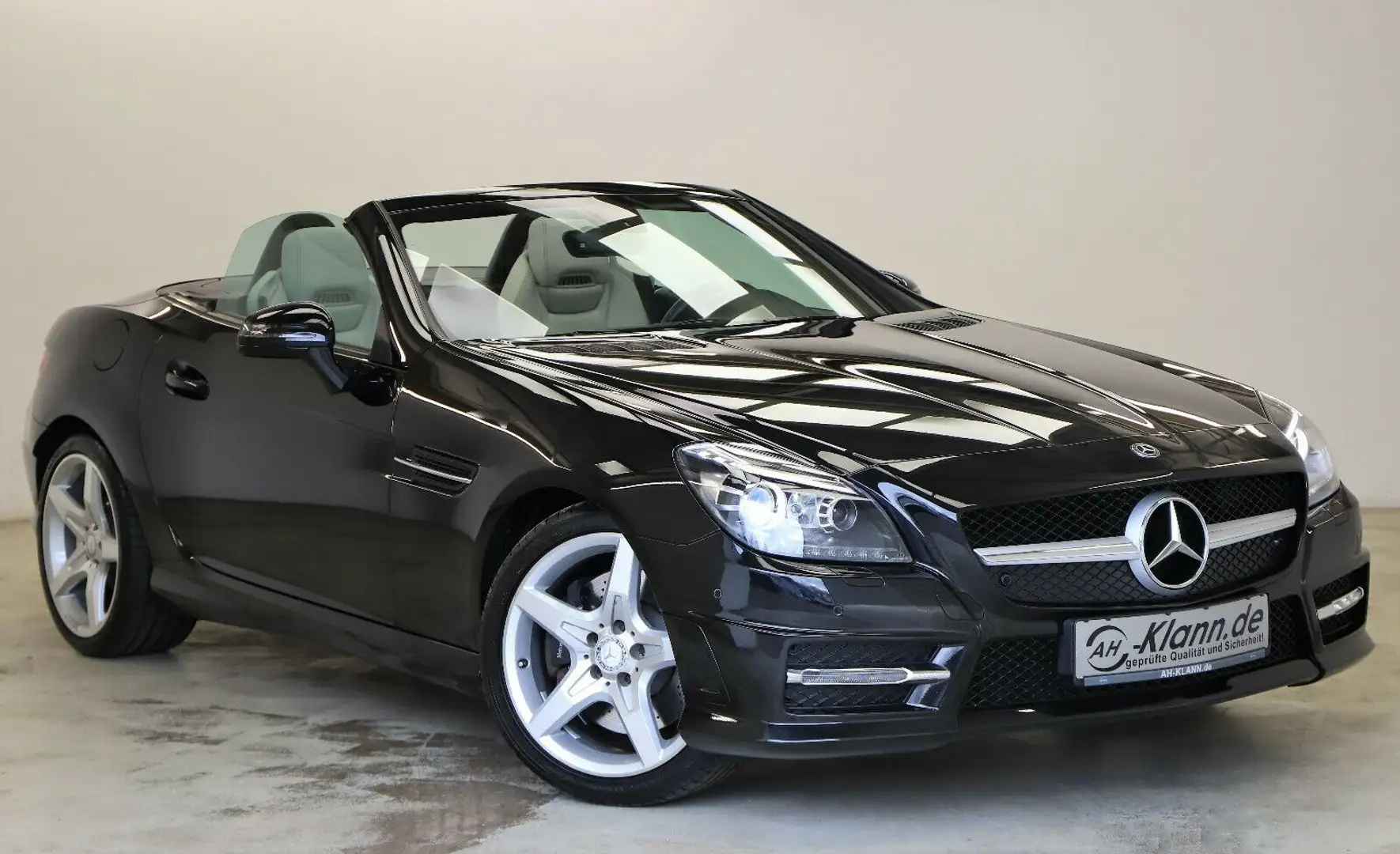 Mercedes-Benz SLK 250 CDI BE 204PS Roadster AMG Line Panorama crna - 1