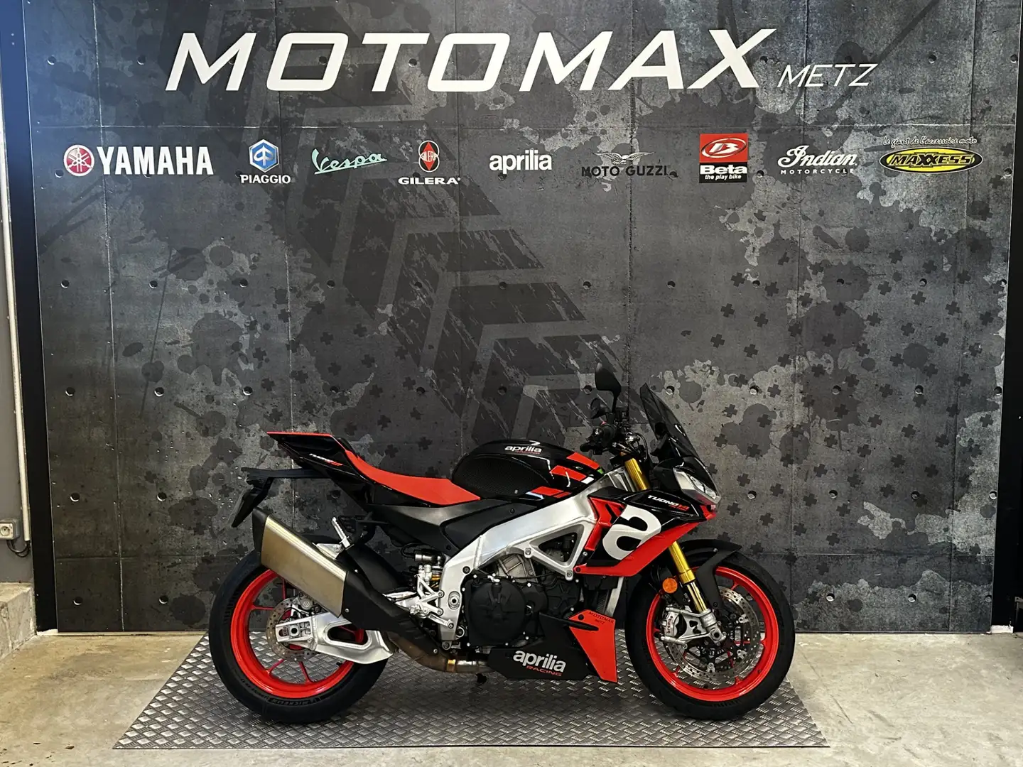 Aprilia Tuono Zwart - 1
