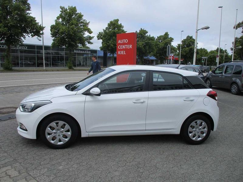 Hyundai i20 1.2 Trend *Sitz & Lenkradheizung*Tempomat — photo 2