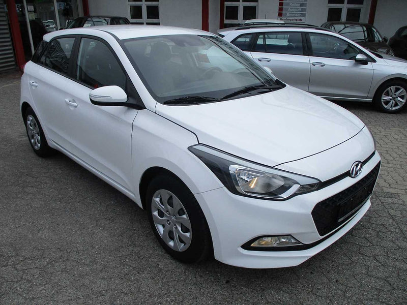 Hyundai i20 1.2 Trend *Sitz & Lenkradheizung*Tempomat — photo 4