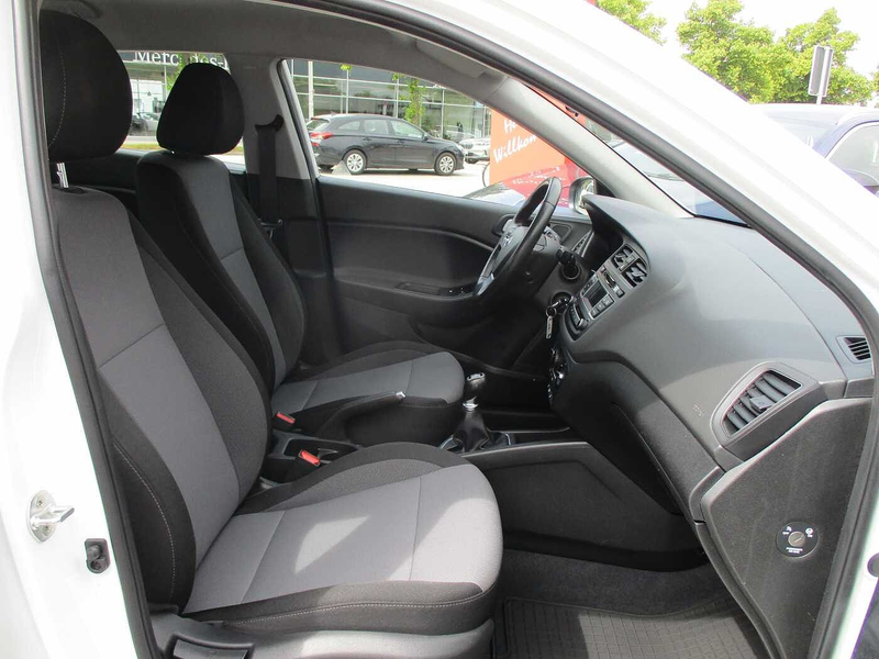 Hyundai i20 1.2 Trend *Sitz & Lenkradheizung*Tempomat — photo 12