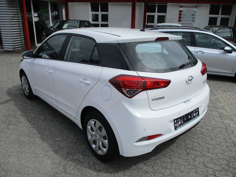 Hyundai i20 1.2 Trend *Sitz & Lenkradheizung*Tempomat — photo 6
