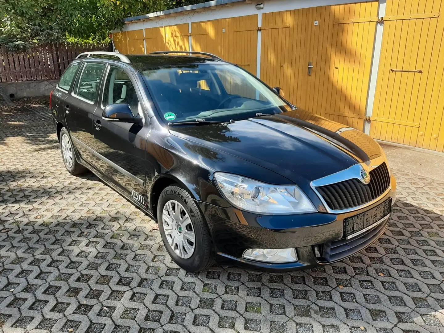 Skoda Octavia Combi 2.0 TDI Ambiente,1. Hand,Navi Černá - 1