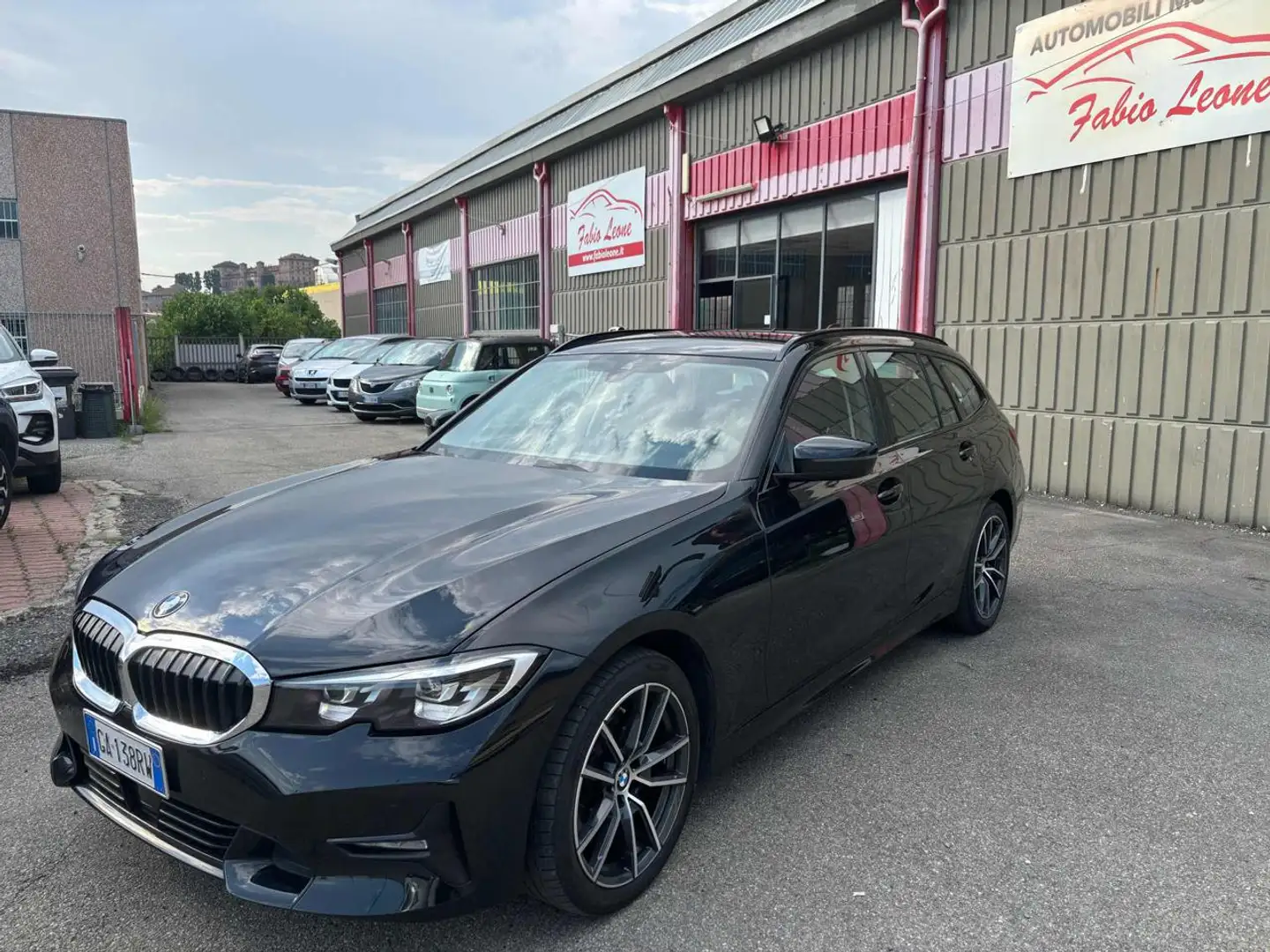 BMW 320 d 48V xDrive Touring Sport Zwart - 1