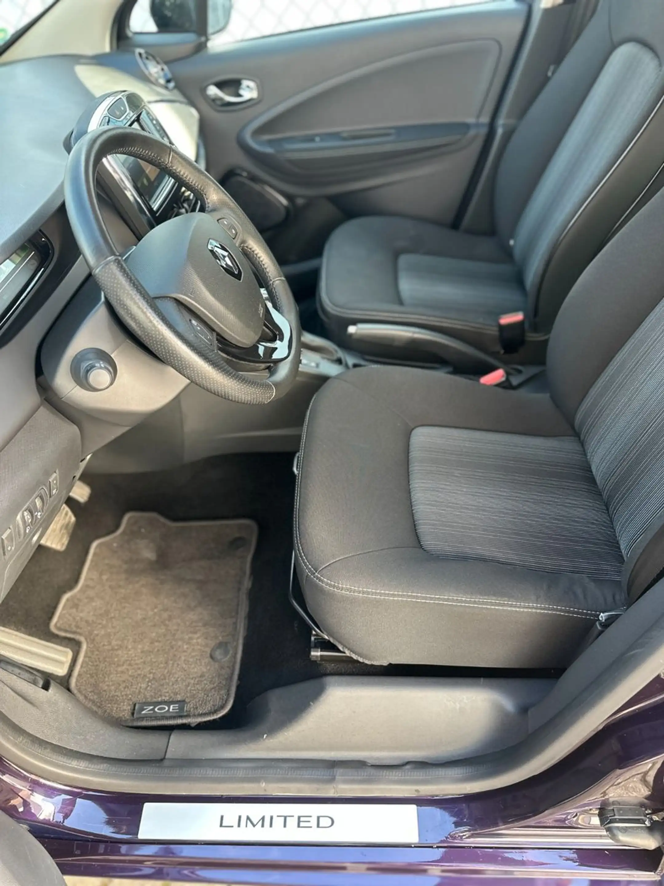 Renault ZOE Life / 1. Hand / Scheckheft / SoH 90,1% — photo 10