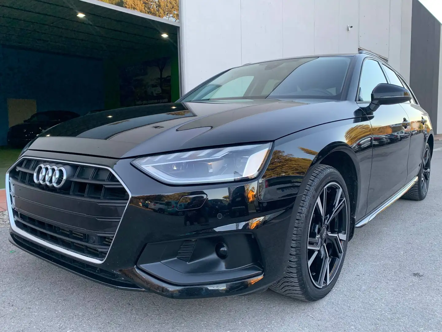 Audi A4 A4 Avant 40 2.0 g-tron Business 170cv s-tronic Nero - 1