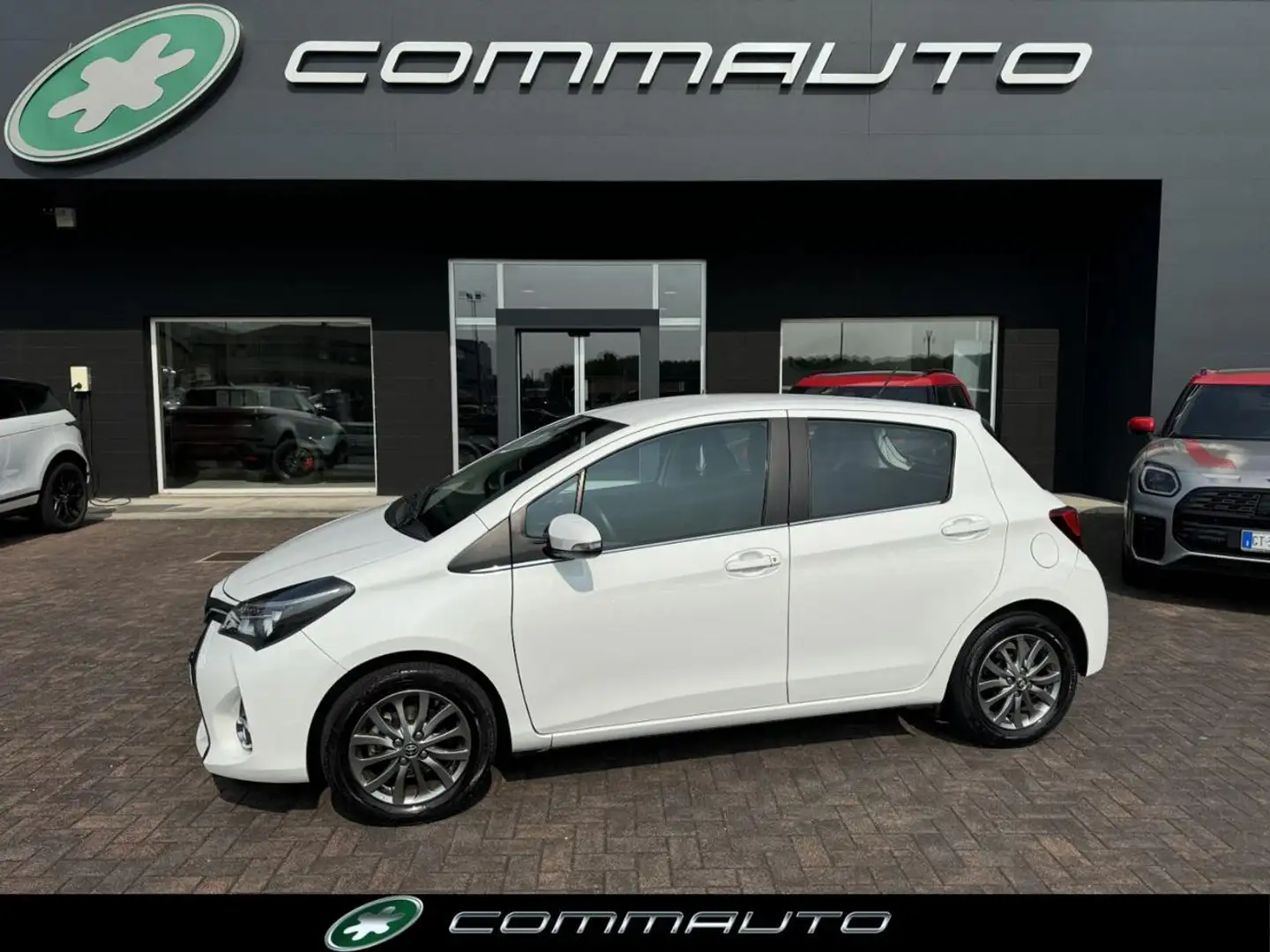 Toyota Yaris 1.0 5 porte Lounge Bianco - 1