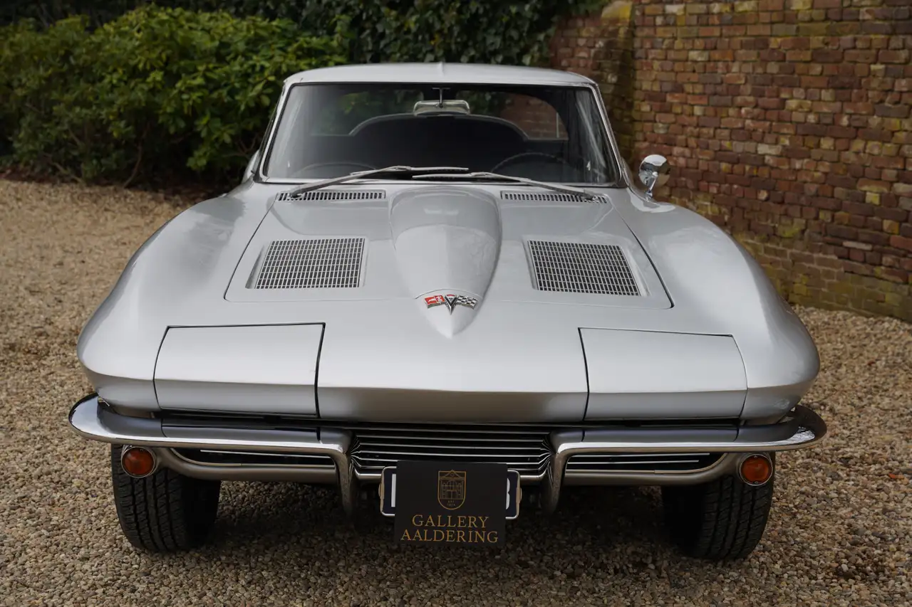 Chevrolet Corvette C2 Sting Ray Split-Window 327 Coupé Finished in "S, foto 5