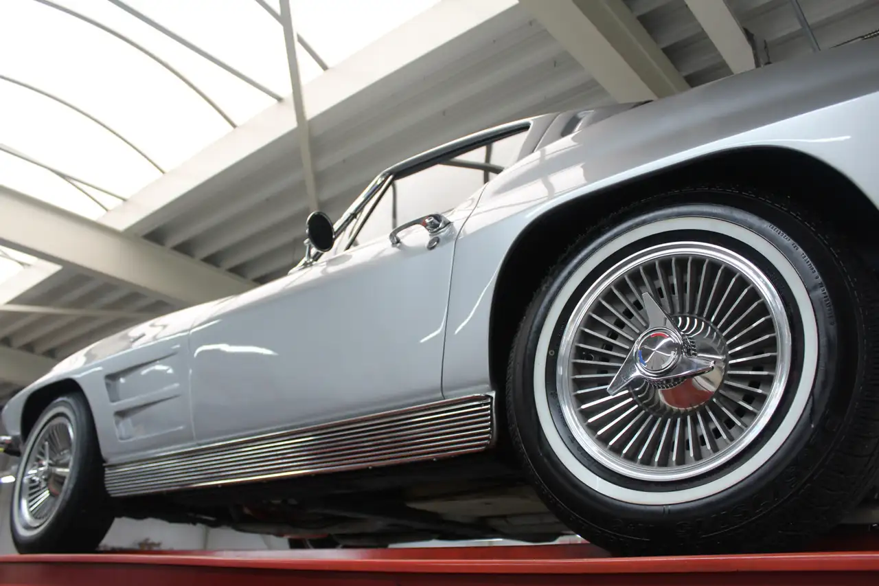 Chevrolet Corvette C2 Sting Ray Split-Window 327 Coupé Finished in "S, foto 11