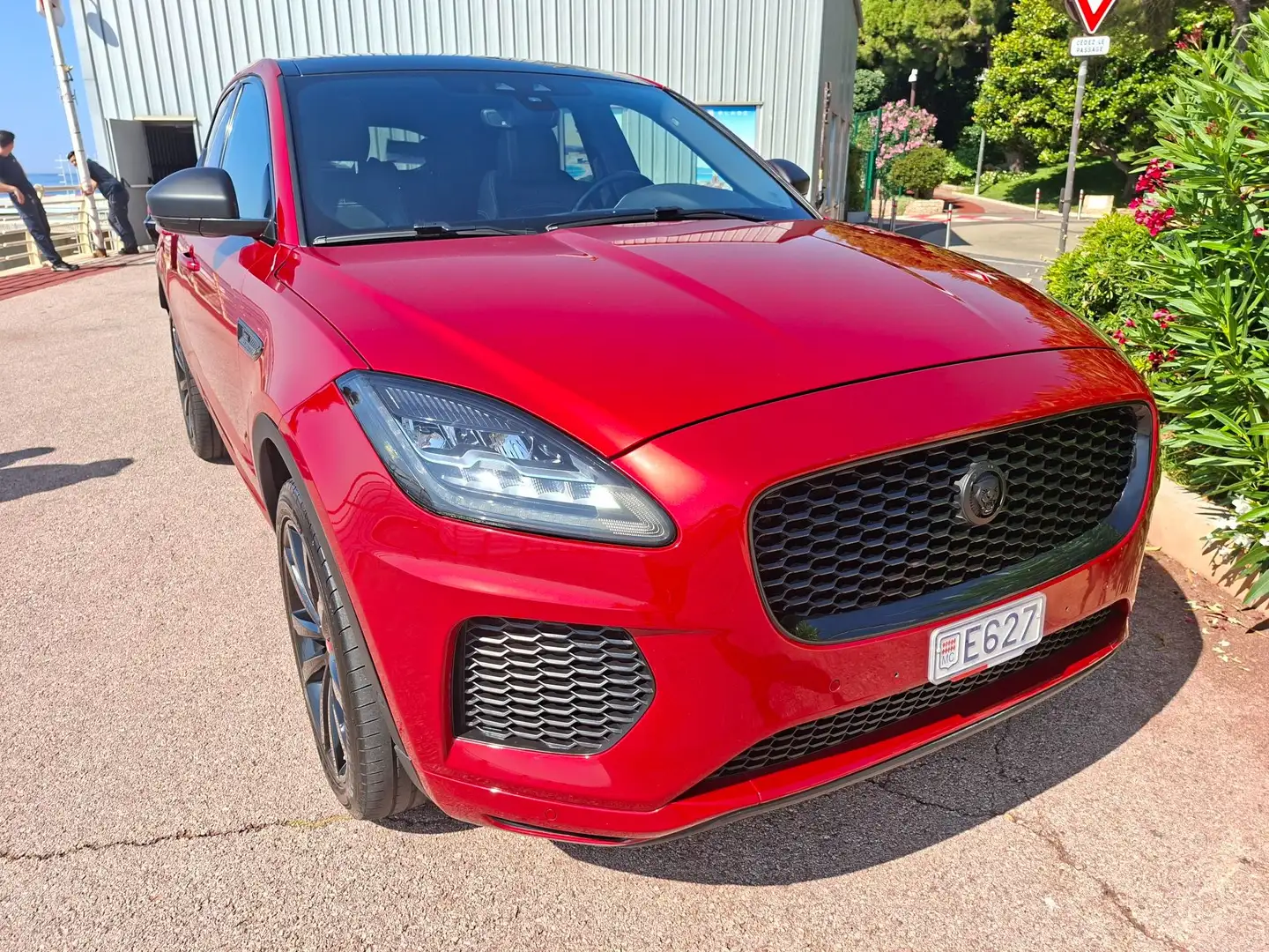 Jaguar E-Pace E-Pace 2.0 D - 180 ch AWD BVA R-Dynamic S Rouge - 1