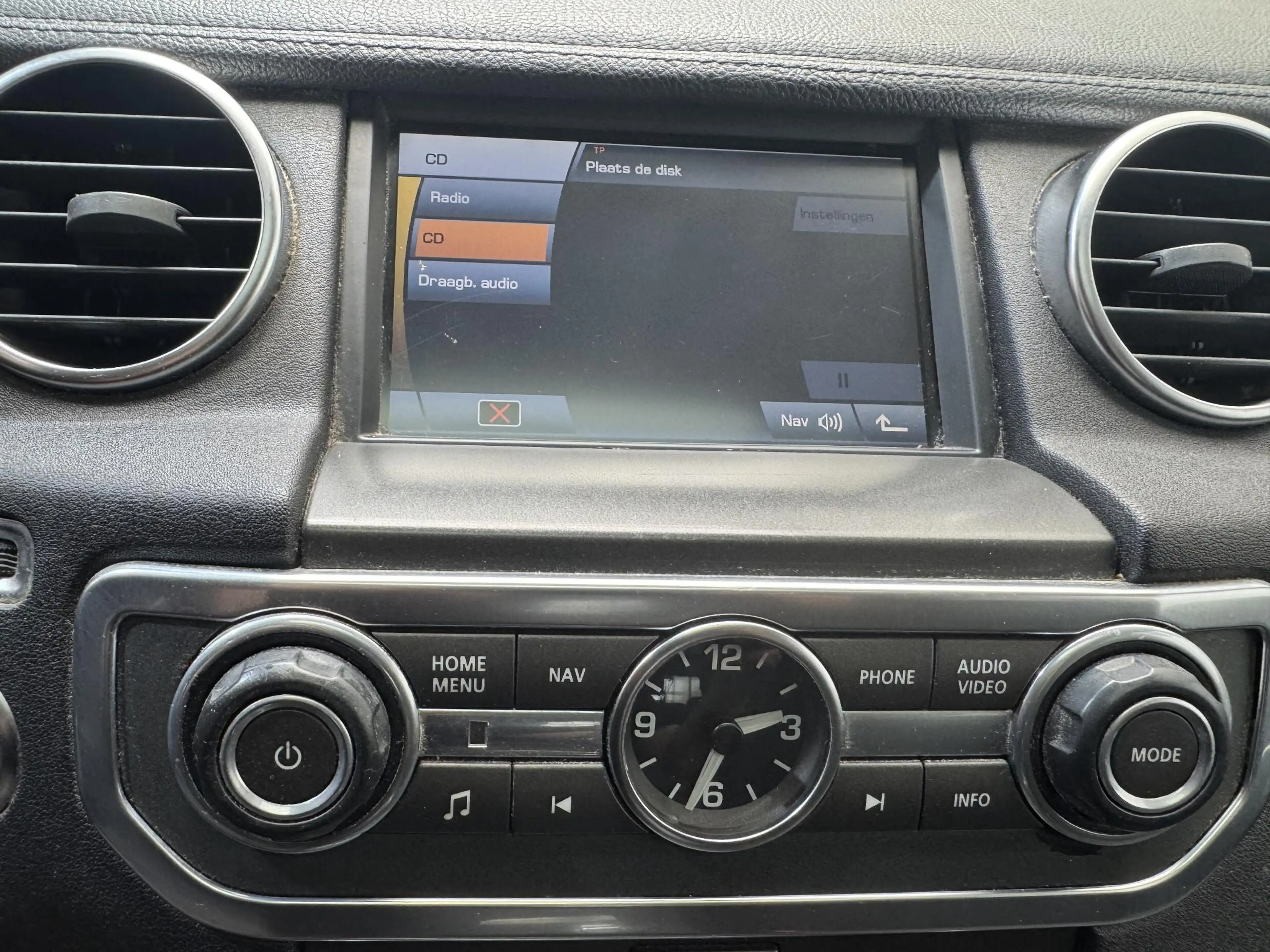 Land Rover Discovery 2.7 TDV6 S — photo 14