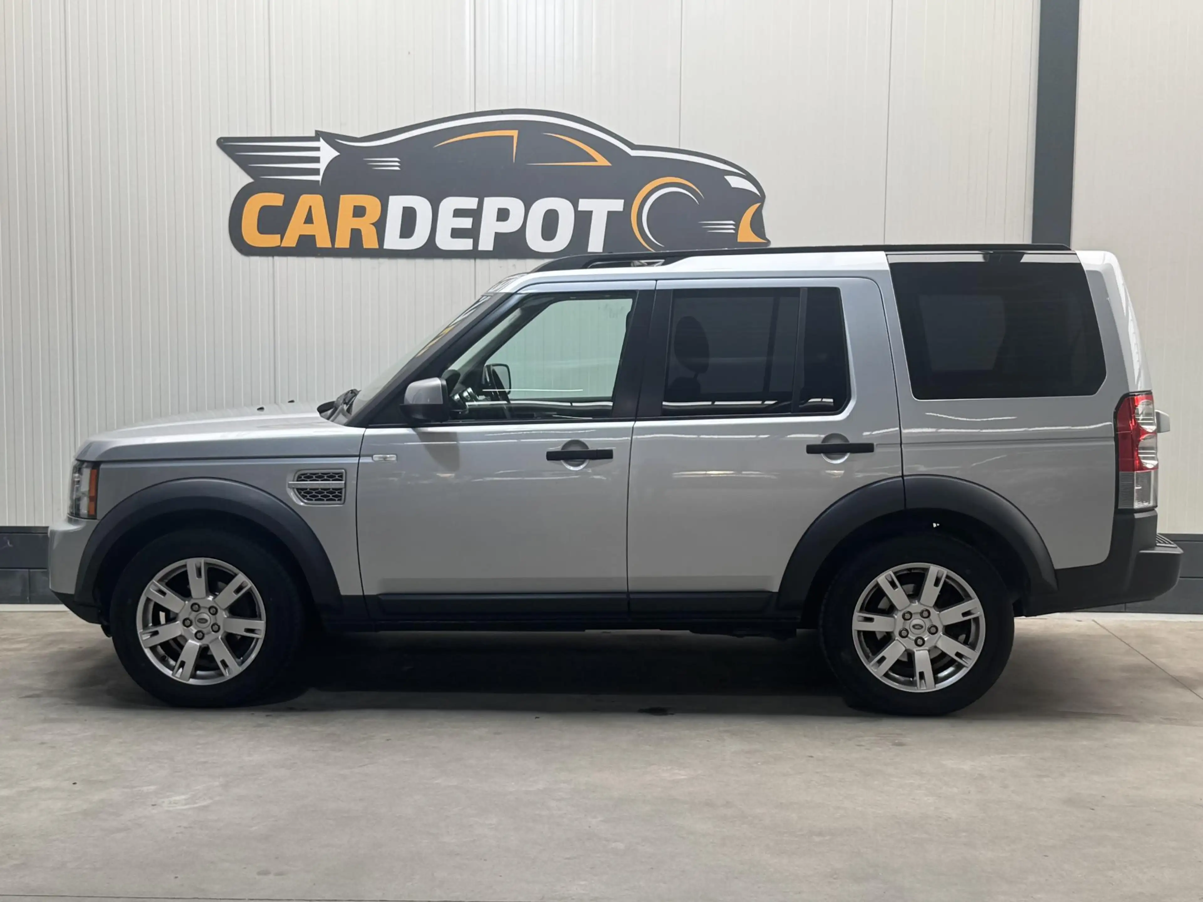 Land Rover Discovery 2.7 TDV6 S — photo 8