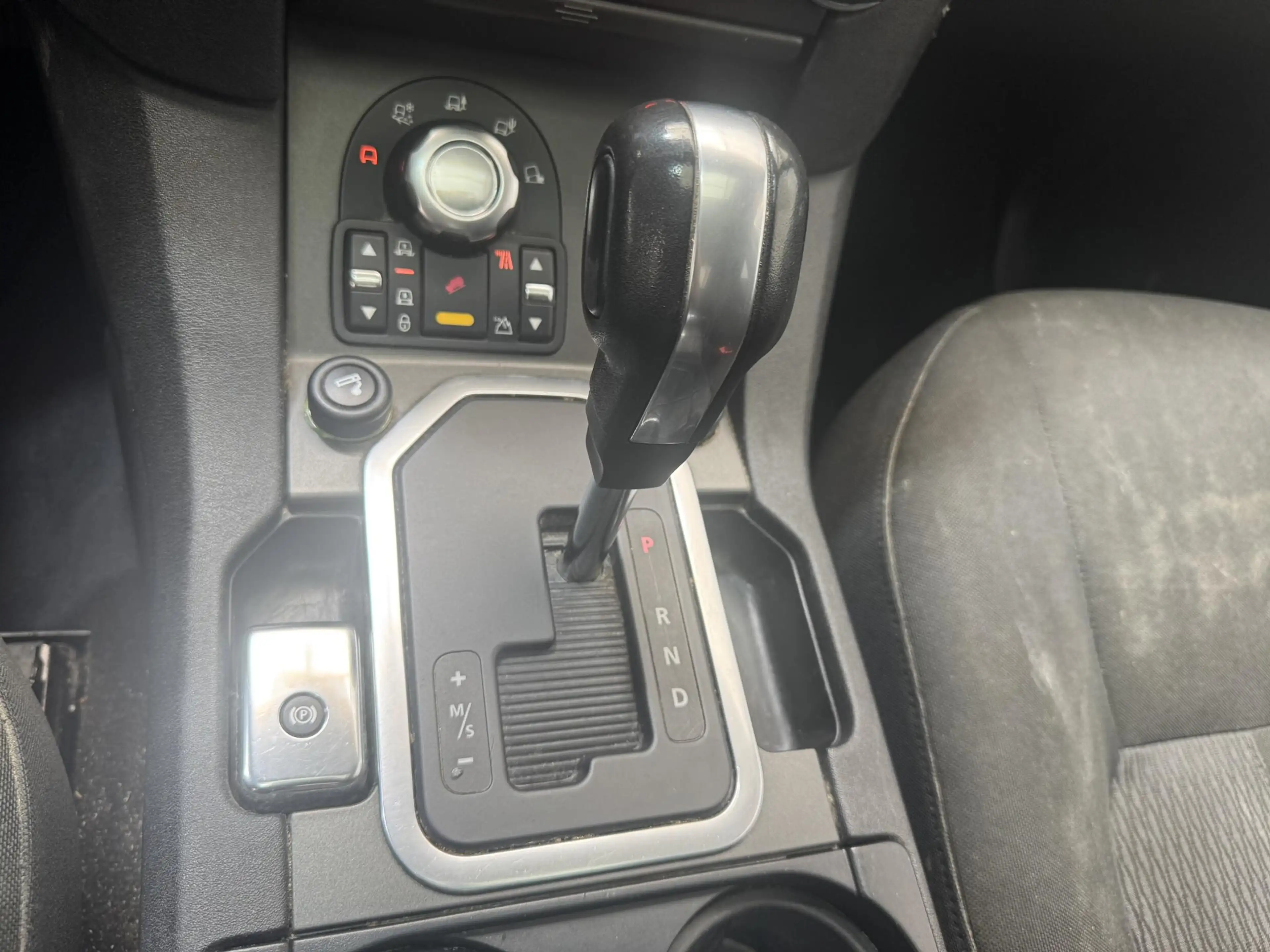 Land Rover Discovery 2.7 TDV6 S — photo 11