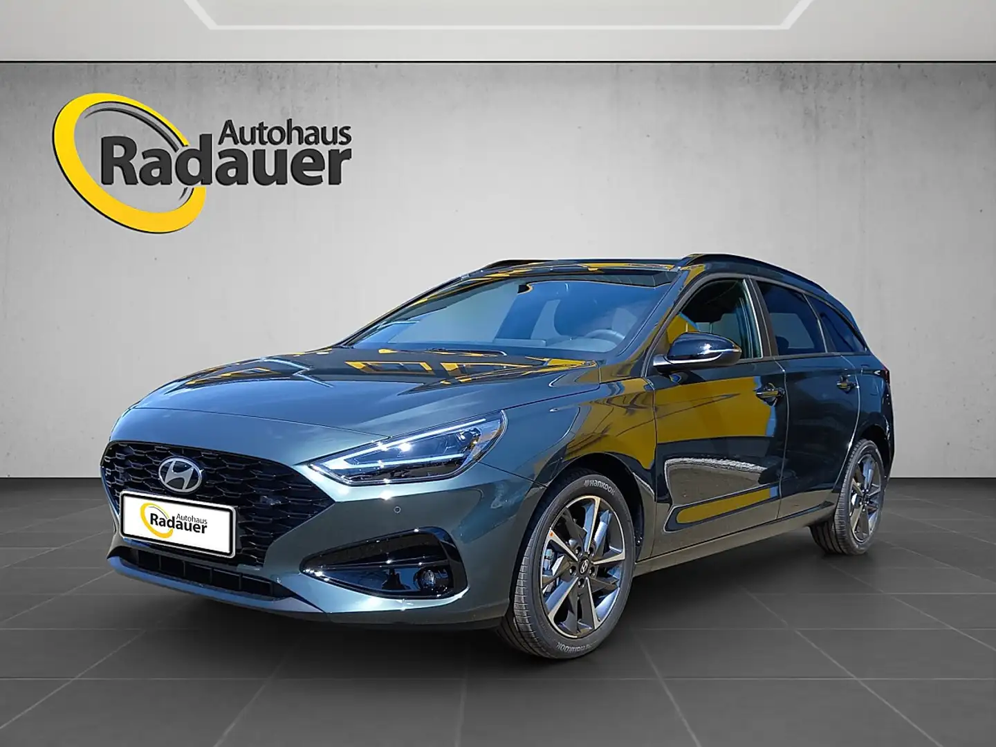 Hyundai i30 Kombi 1,6 TGDI Go! Plus DCT Grün - 1