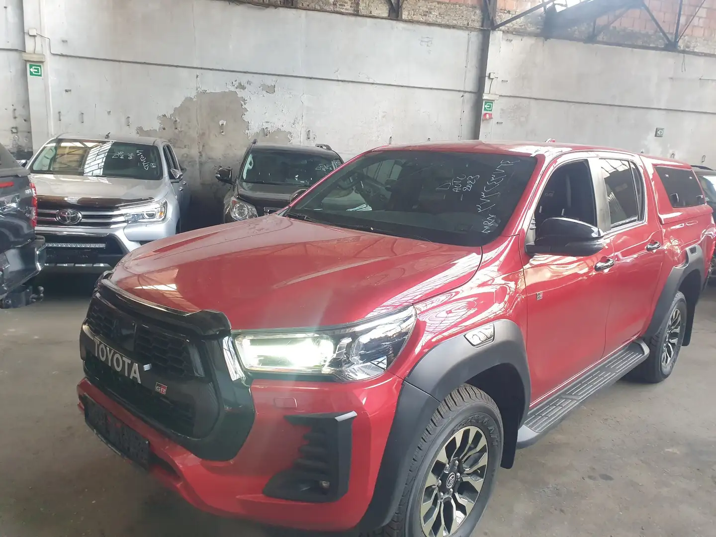 Toyota Hilux 2.8 D-4D 4WD GR Sport Rouge - 1