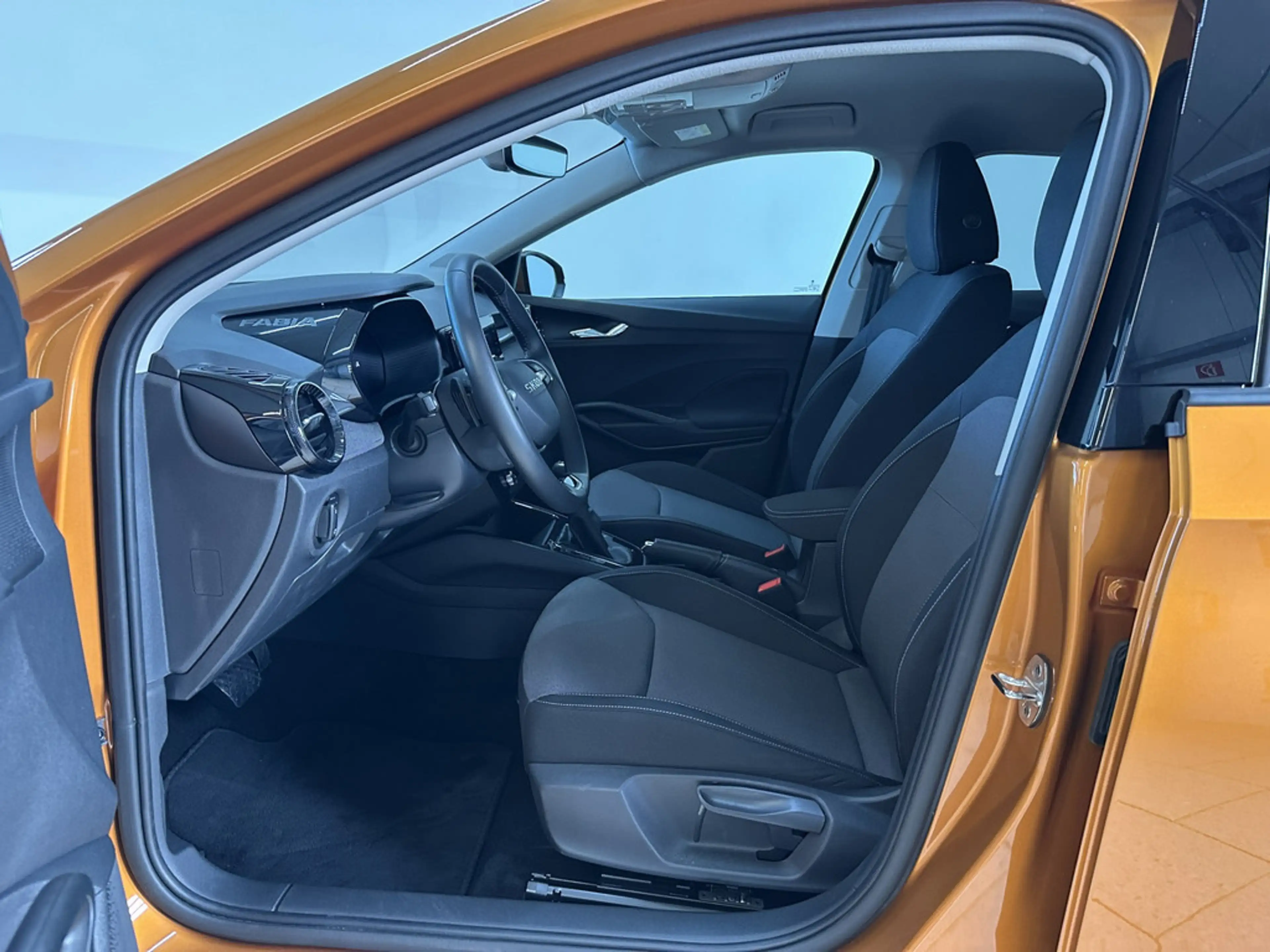 Skoda Fabia 1.0 TSI DSG Tour PDC SHZ KAMERA LED — photo 11
