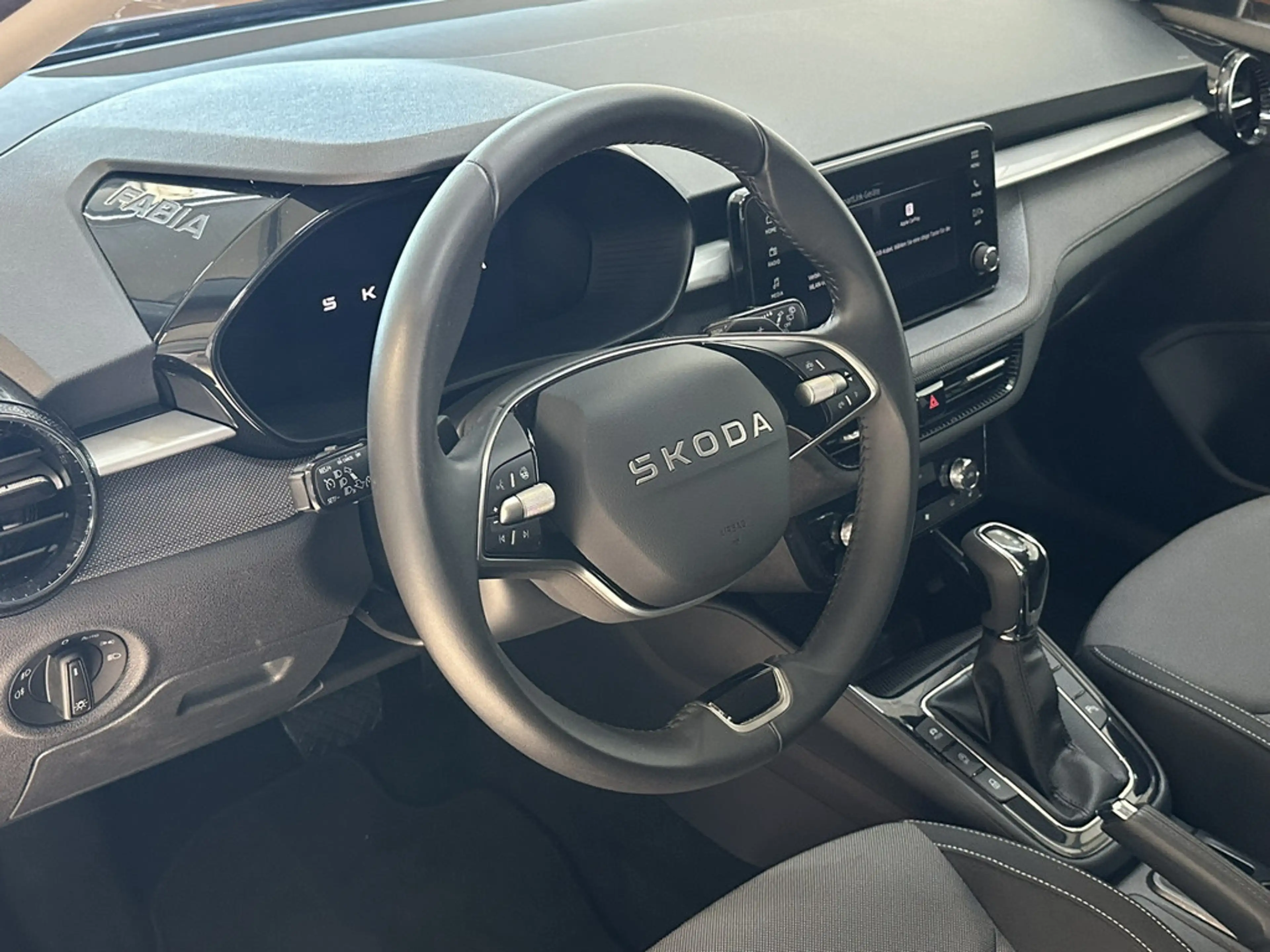 Skoda Fabia 1.0 TSI DSG Tour PDC SHZ KAMERA LED — photo 13