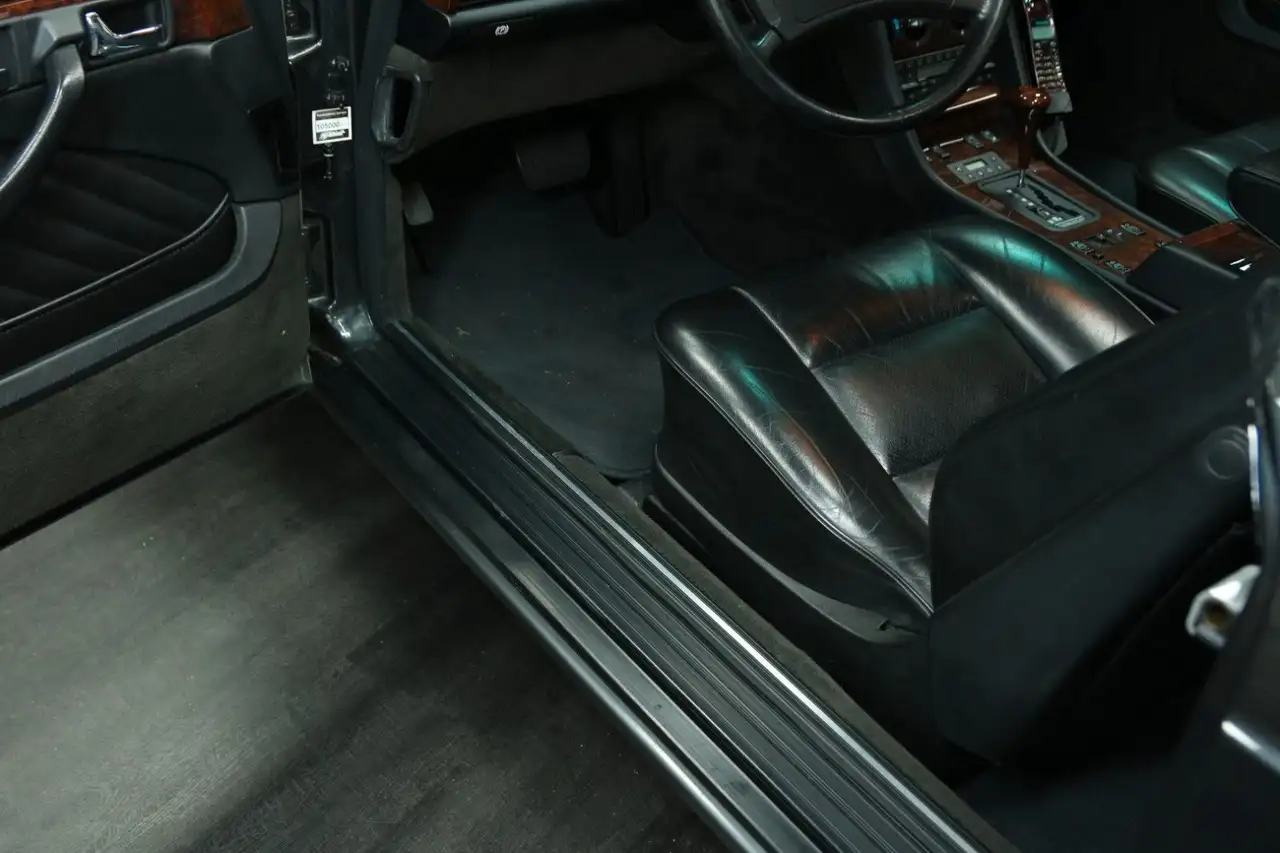 Mercedes-Benz 560 SEC, Schweiz,96 tkm, Scheckheft, Airbag, foto 12