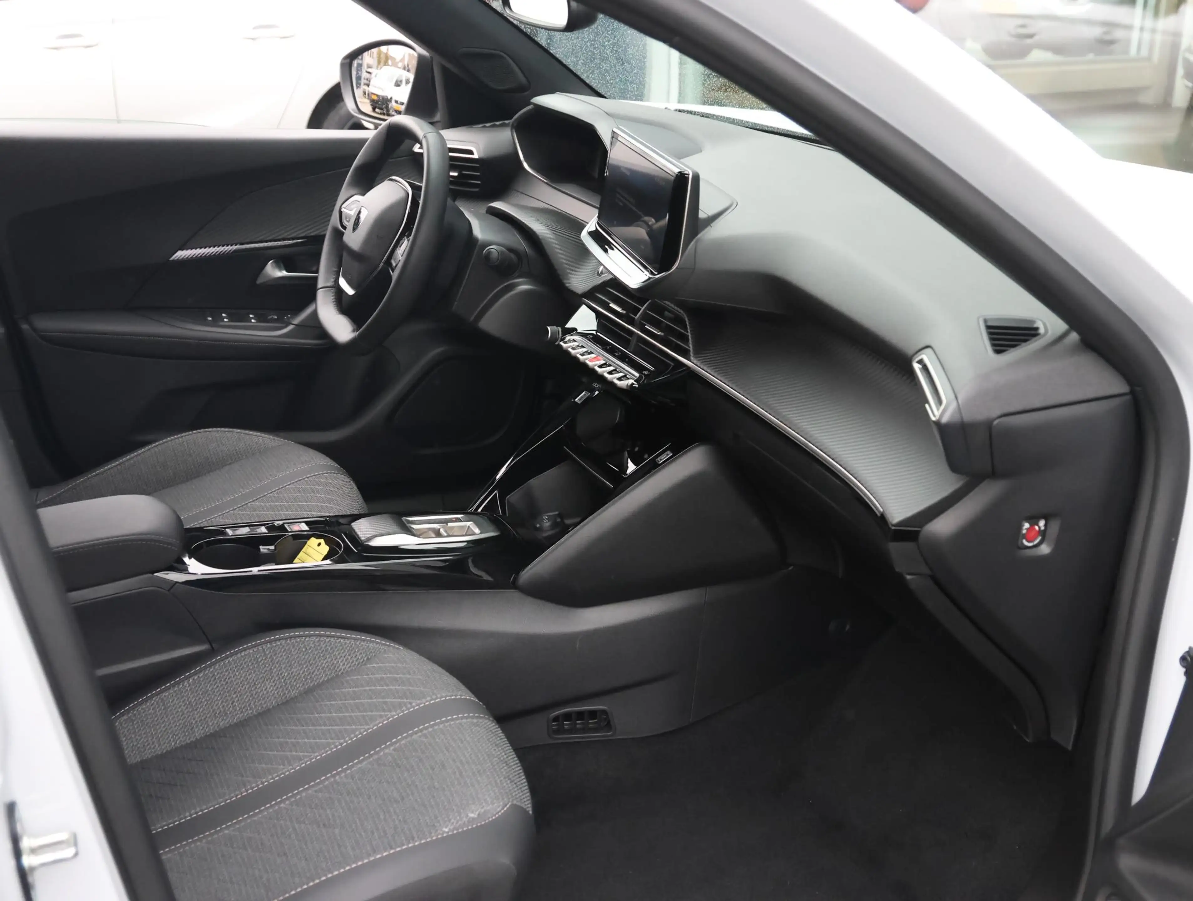 Peugeot 2008 1.2 Hybrid 145 Allure 8 jaar garantie! | Parkeerse — photo 8