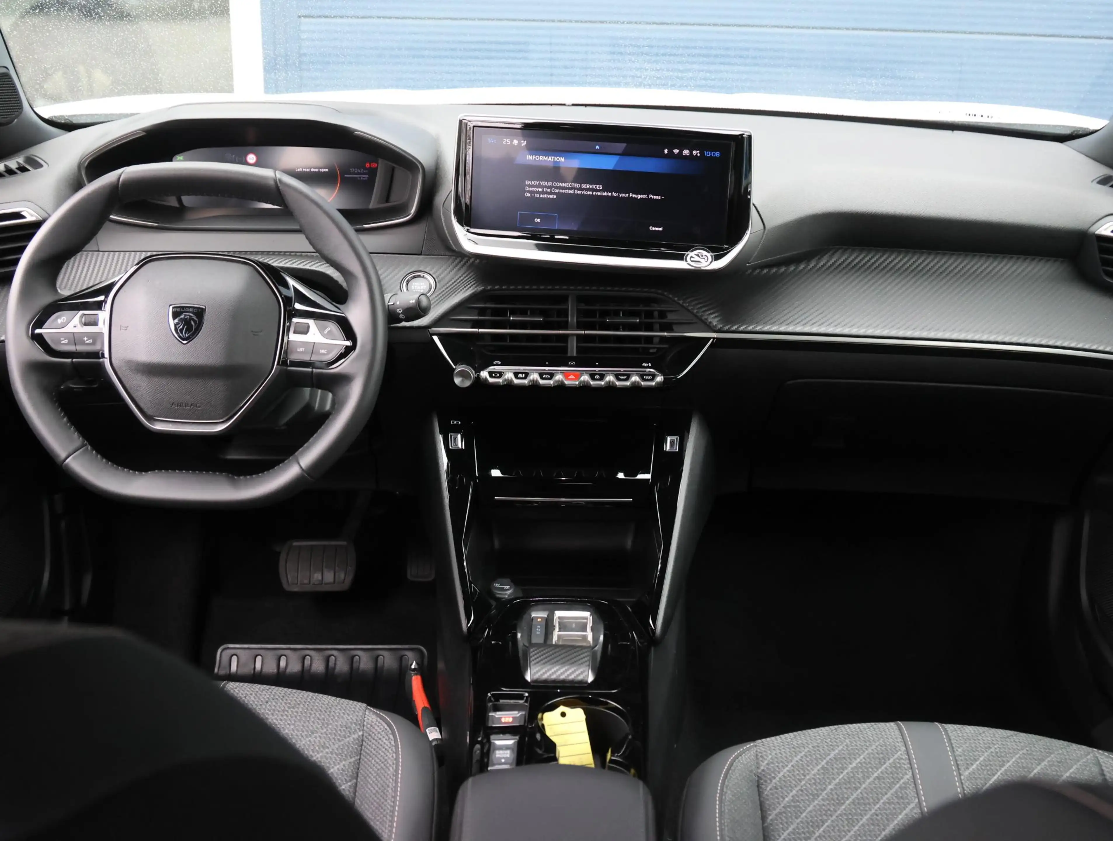 Peugeot 2008 1.2 Hybrid 145 Allure 8 jaar garantie! | Parkeerse — photo 12