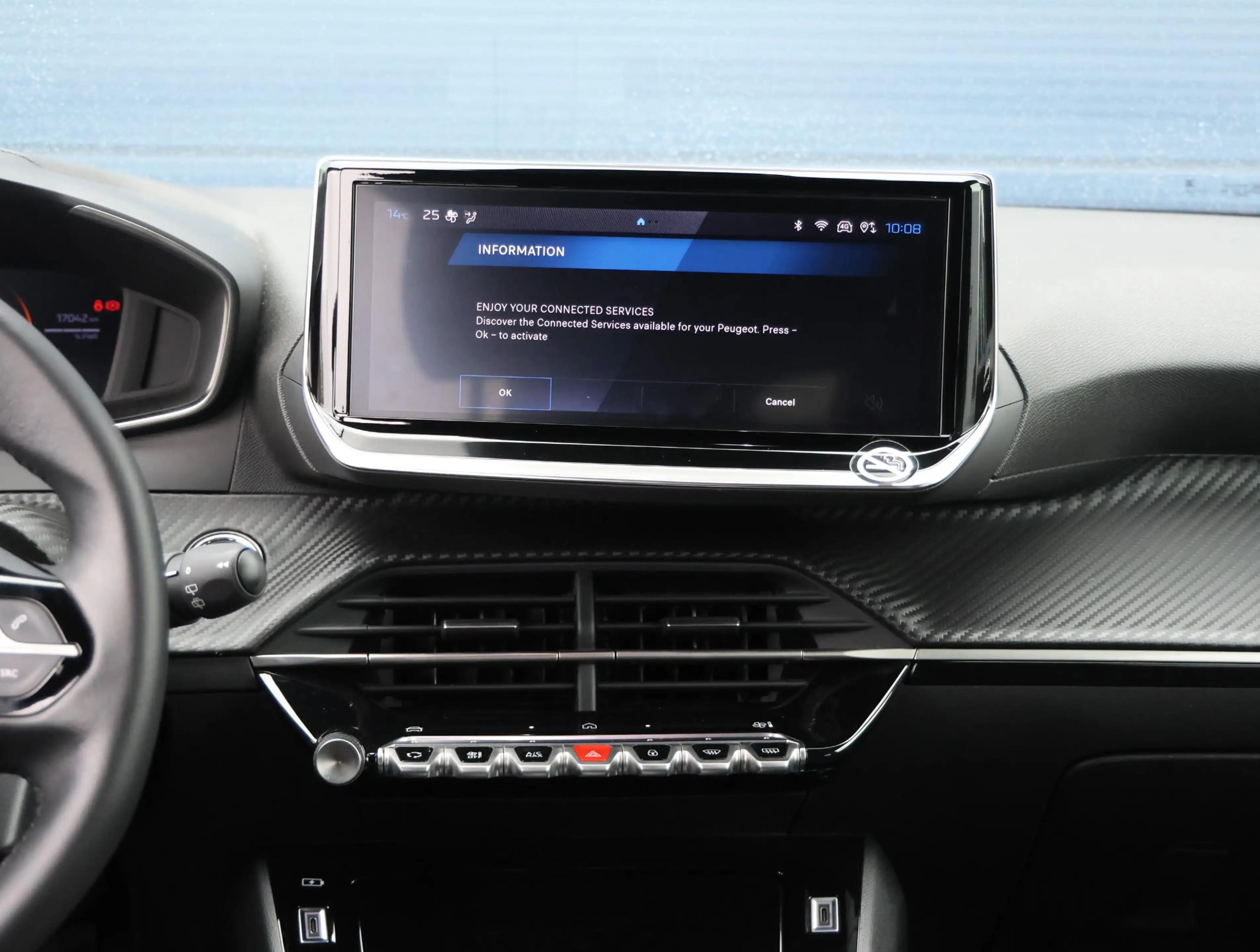 Peugeot 2008 1.2 Hybrid 145 Allure 8 jaar garantie! | Parkeerse — photo 13