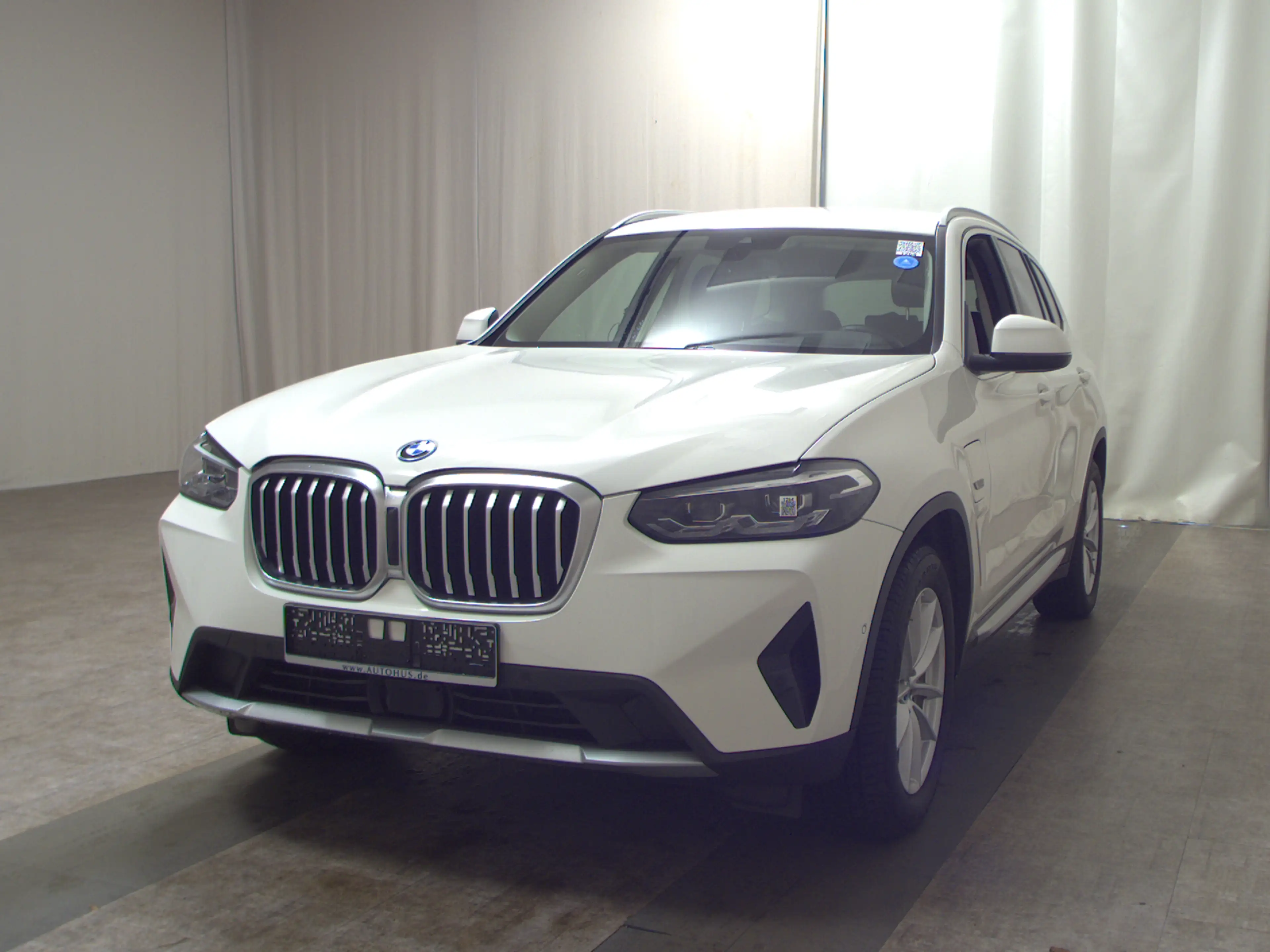BMW X3 xDrive30e Leder Navi LC Pro HuD RFK LED AHK — photo 2