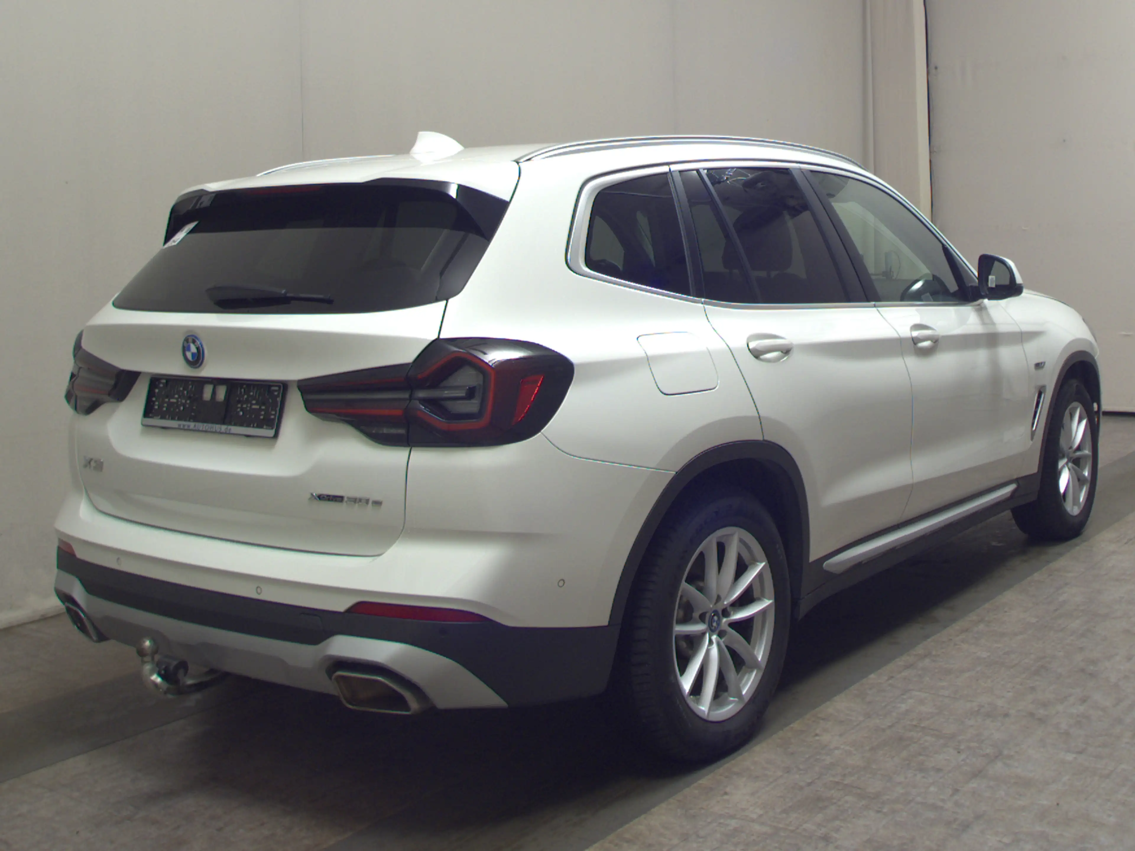 BMW X3 xDrive30e Leder Navi LC Pro HuD RFK LED AHK — photo 4