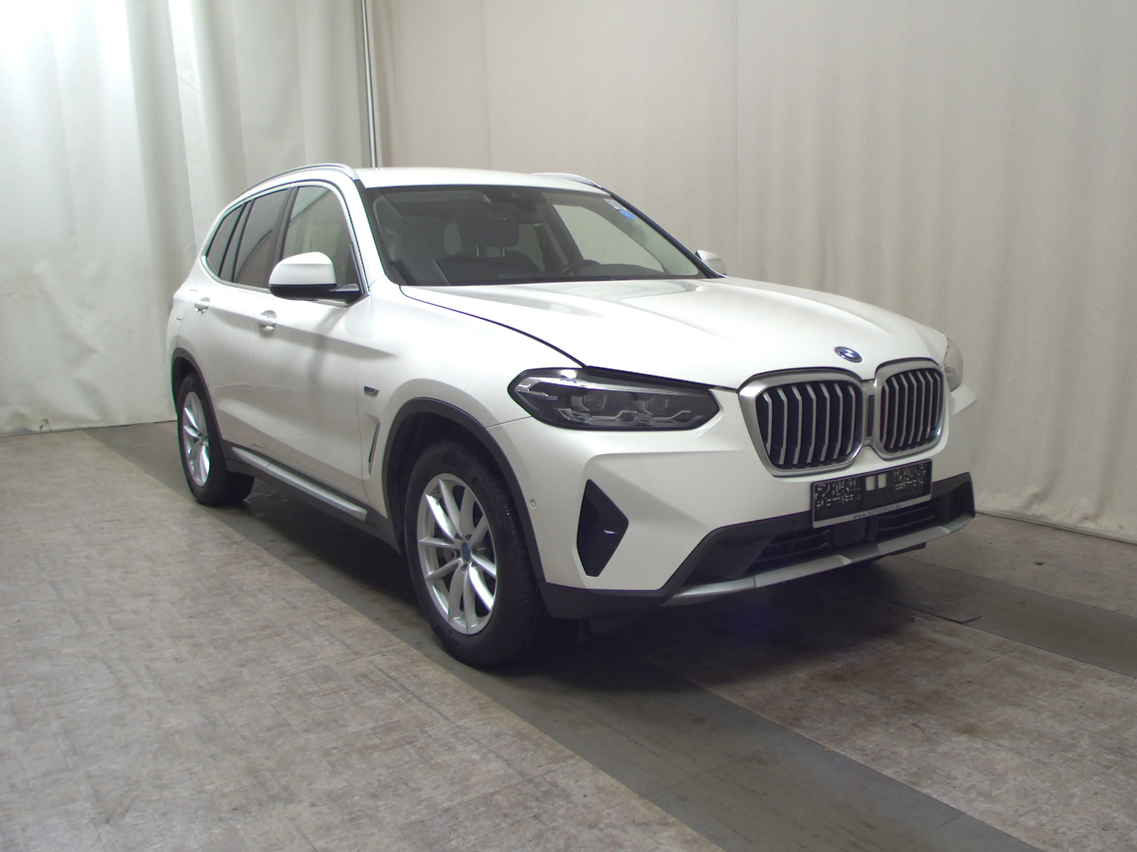 BMW X3 xDrive30e Leder Navi LC Pro HuD RFK LED AHK — photo 3
