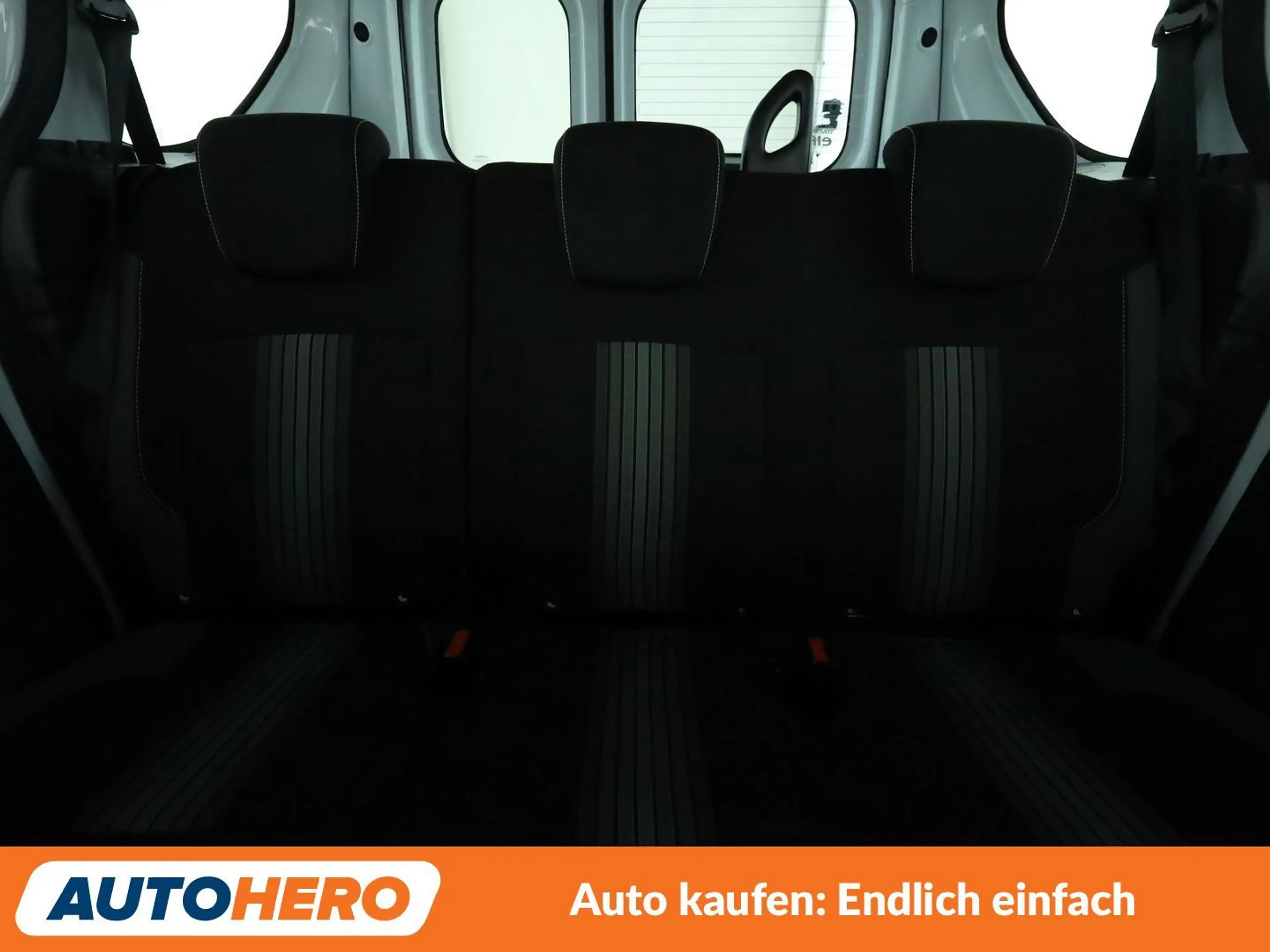 Dacia Dokker 1.2 TCe Stepway Celebration*NAVI*TEMPO*PDC* — photo 15