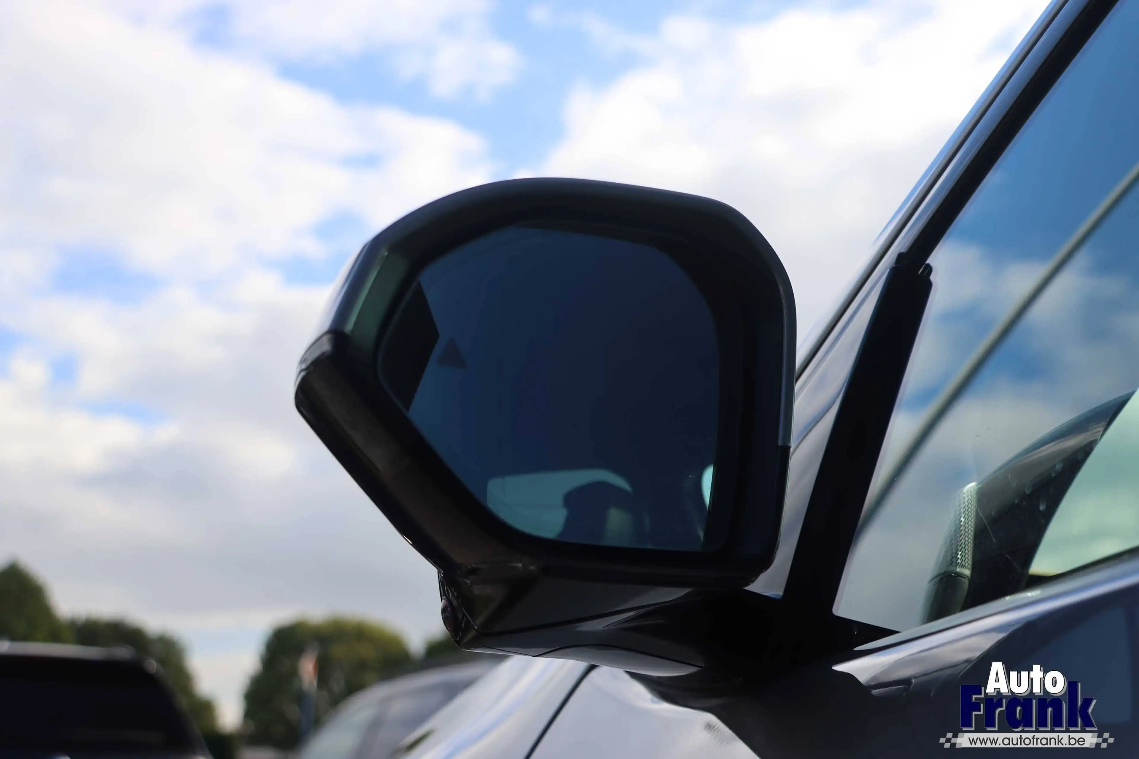 BMW iX3 50 / 4X4 / M-SPORT / TREKHK / 3D HUD / 360CAM / MEMORY / H&K — photo 12