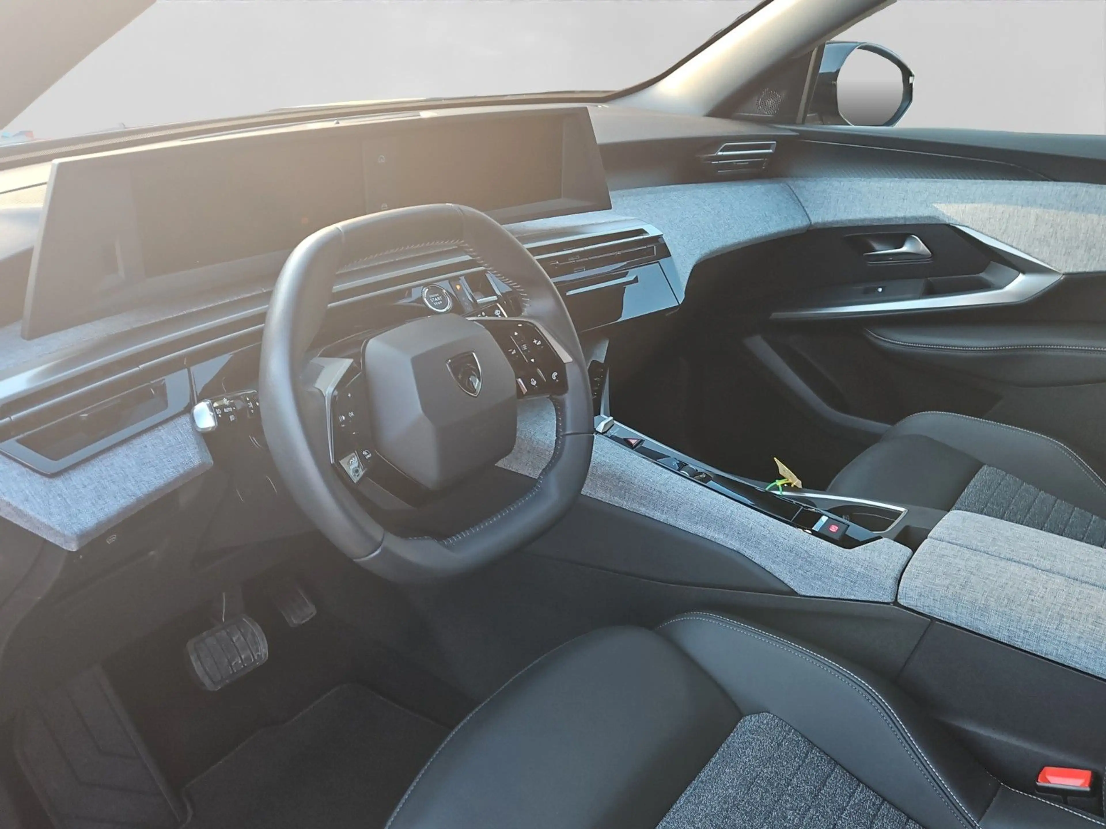 Peugeot 5008 Hybrid 145 Allure — photo 8
