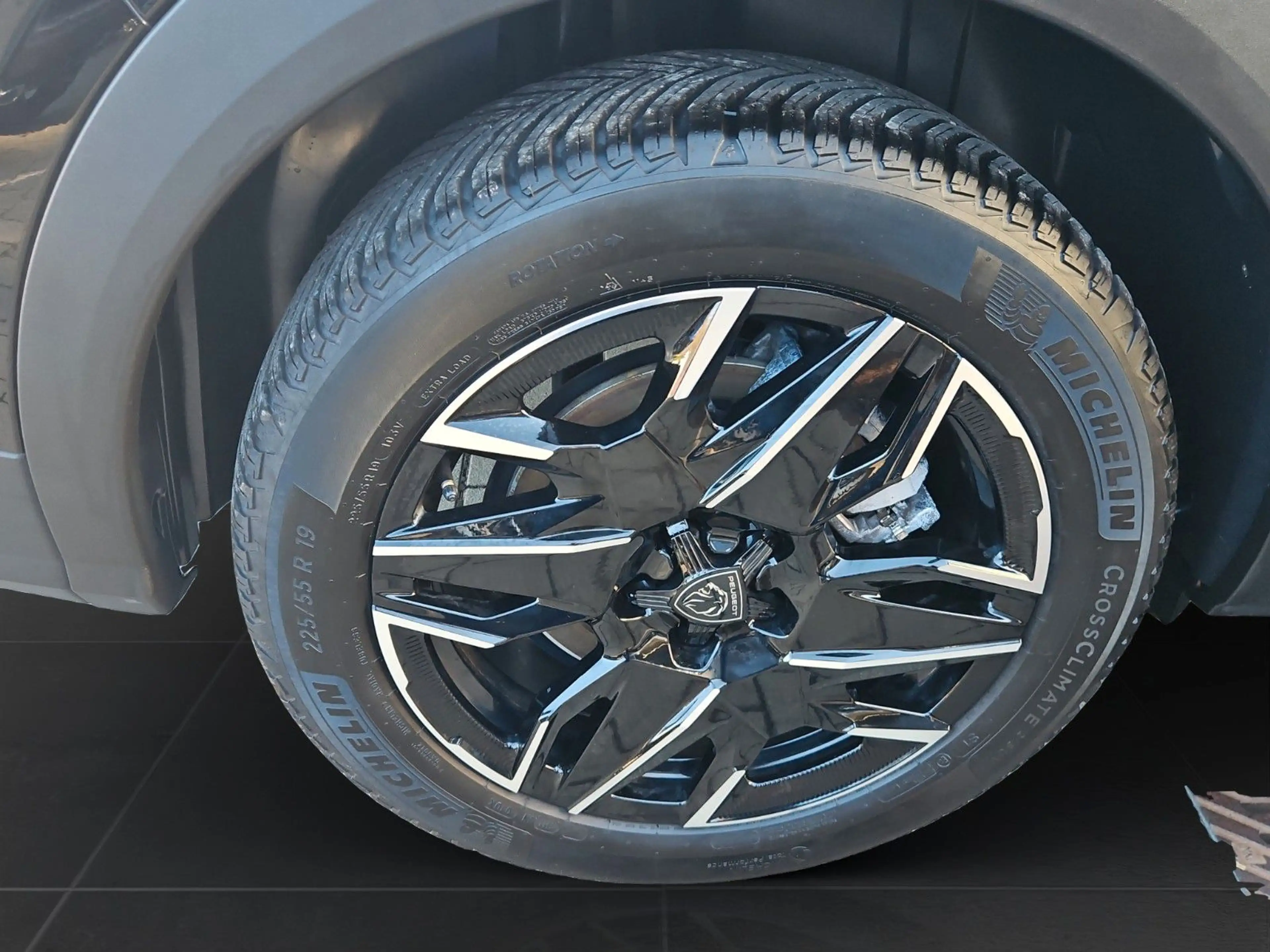 Peugeot 5008 Hybrid 145 Allure — photo 14