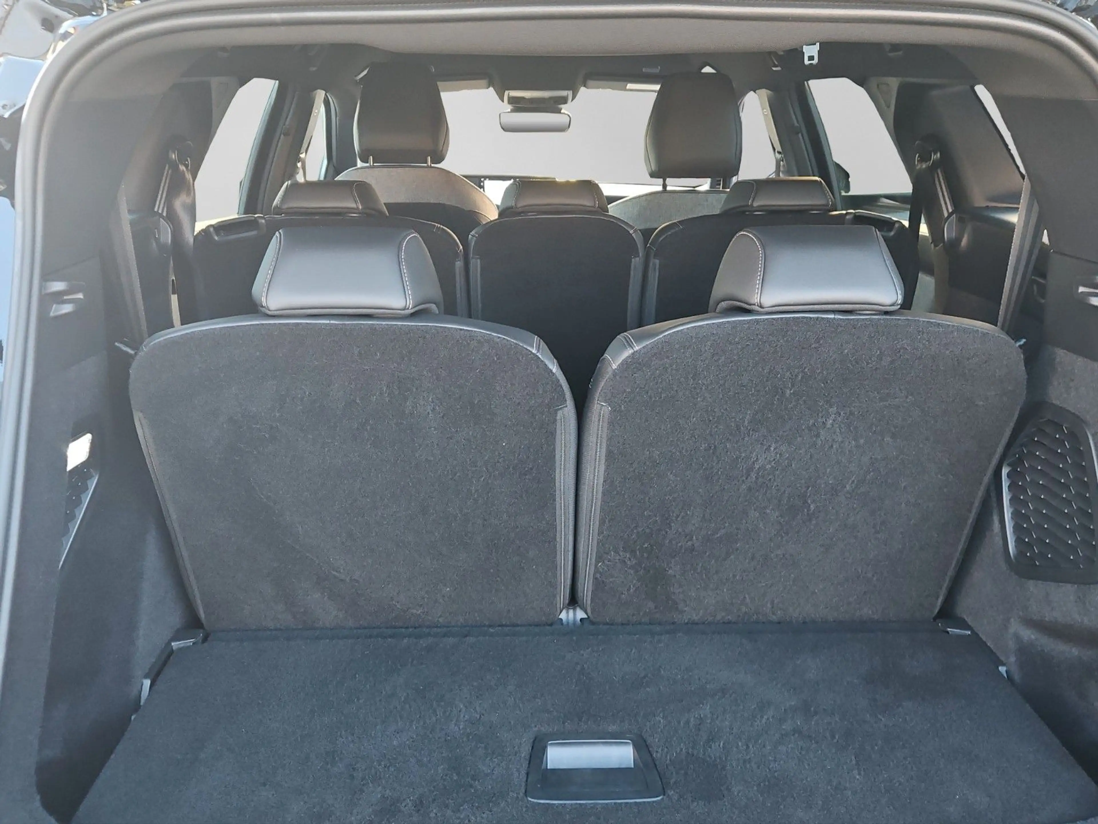 Peugeot 5008 Hybrid 145 Allure — photo 12