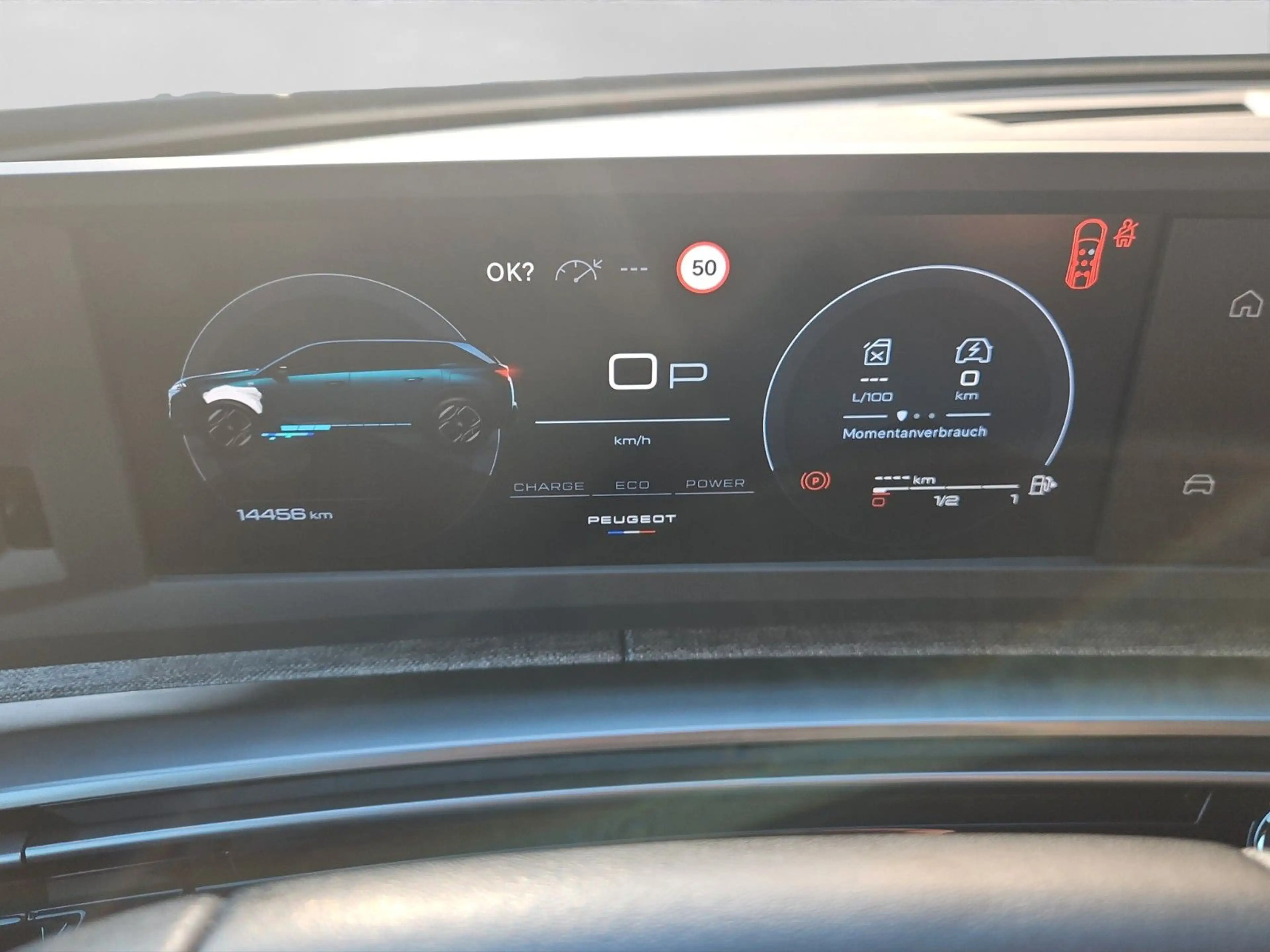 Peugeot 5008 Hybrid 145 Allure — photo 9