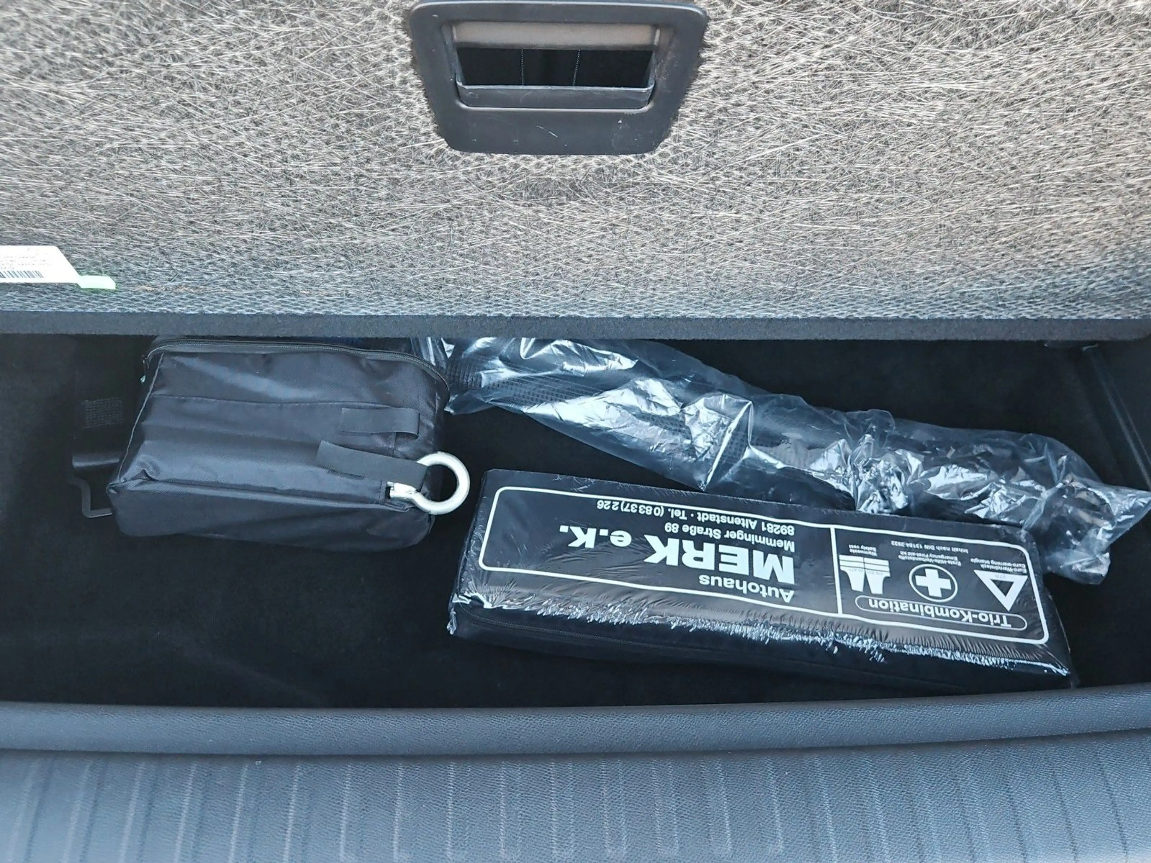 Peugeot 5008 Hybrid 145 Allure — photo 13