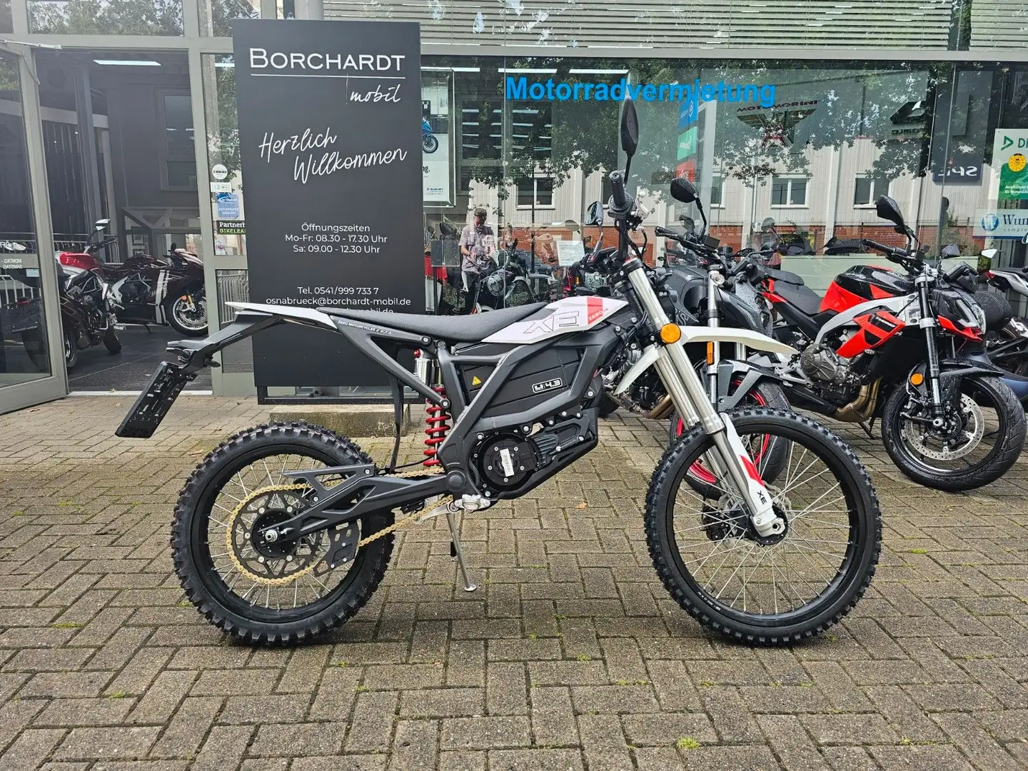 Zero XE 85, 21 PS Spitzenleistung, 100 KM Reichweite Белый - 1