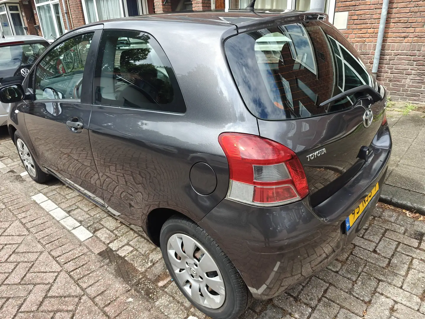 Toyota Yaris 1.3 VVTi Comfort Gri - 2