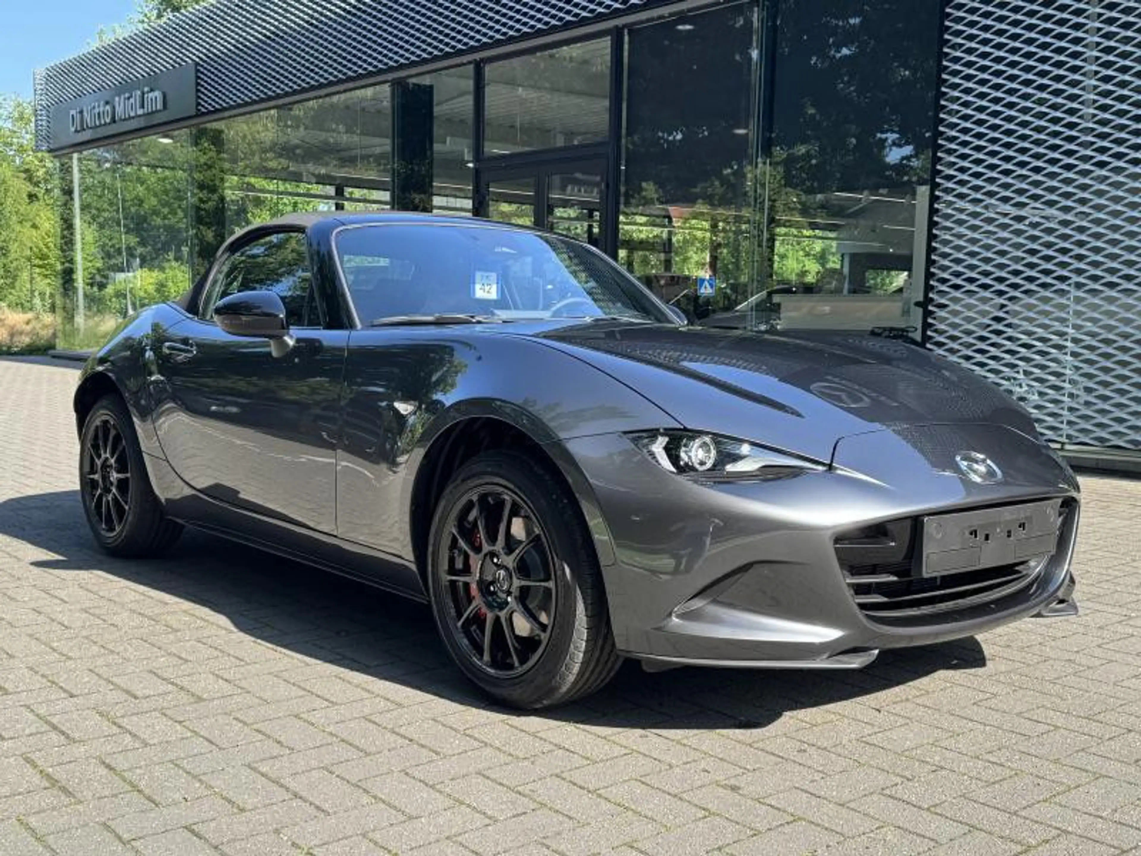 Mazda MX-5 1.5 Skyactiv-G 132hp Homura Roadster — photo 3