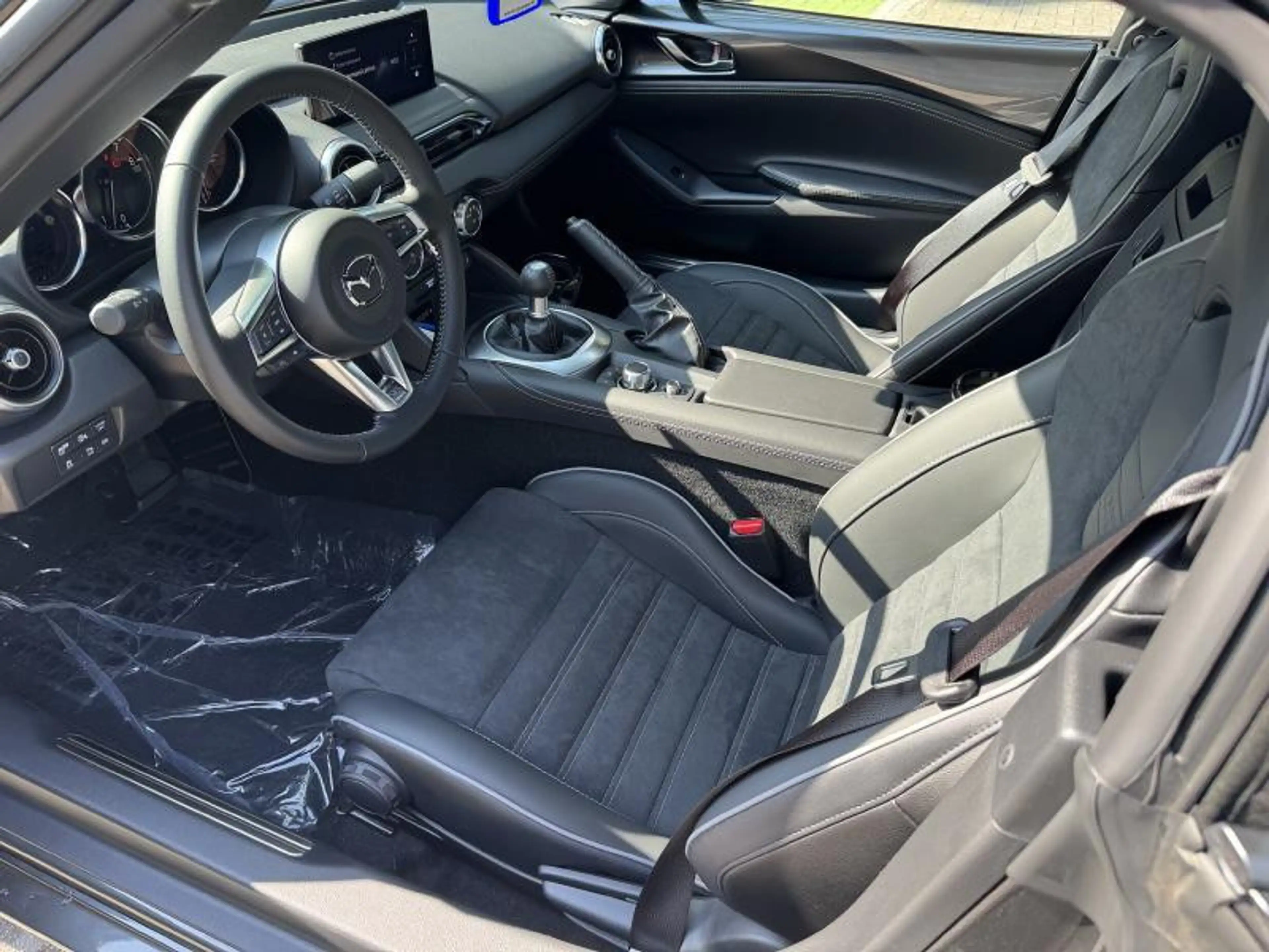 Mazda MX-5 1.5 Skyactiv-G 132hp Homura Roadster — photo 8