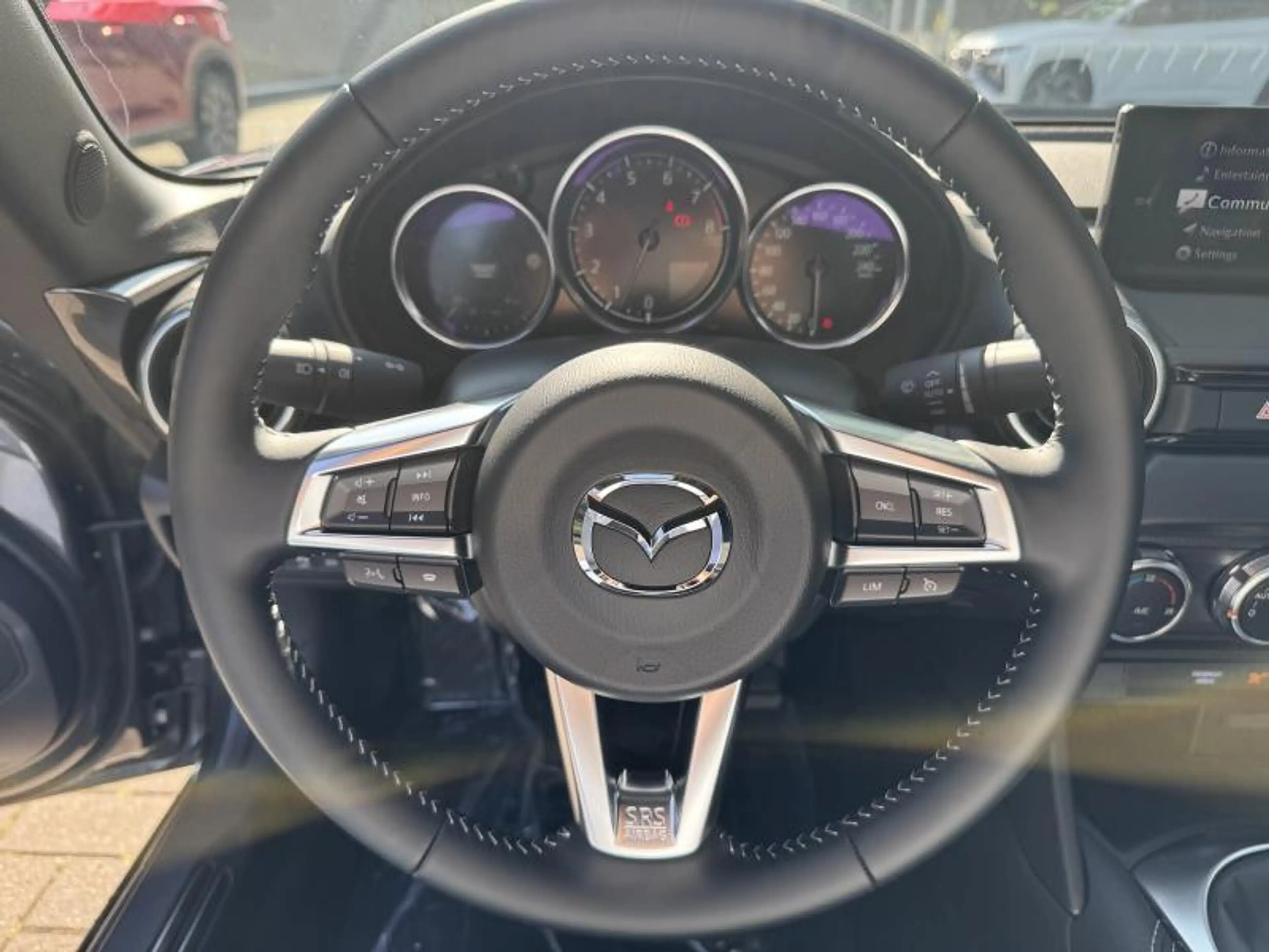 Mazda MX-5 1.5 Skyactiv-G 132hp Homura Roadster — photo 10