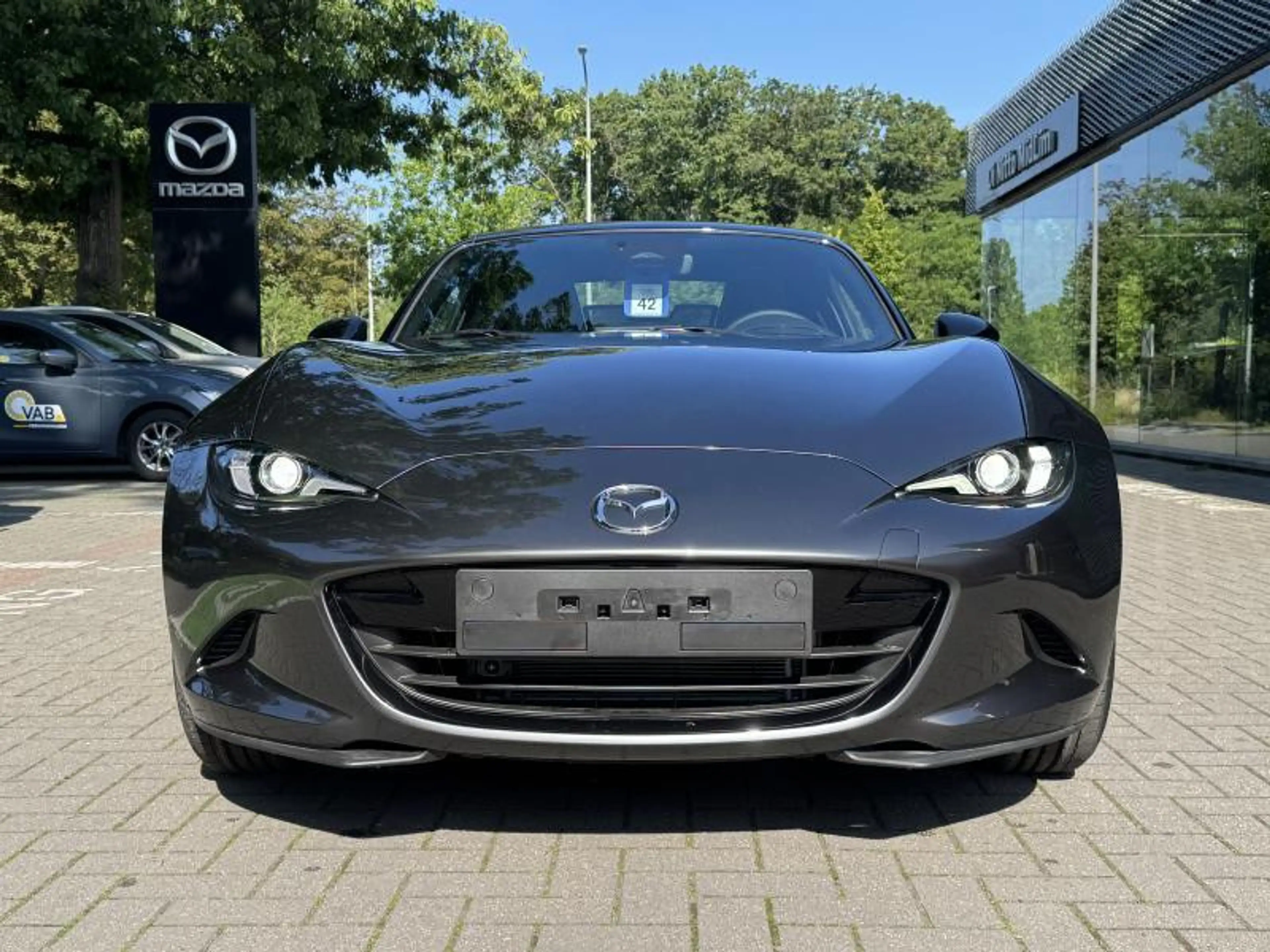 Mazda MX-5 1.5 Skyactiv-G 132hp Homura Roadster — photo 2