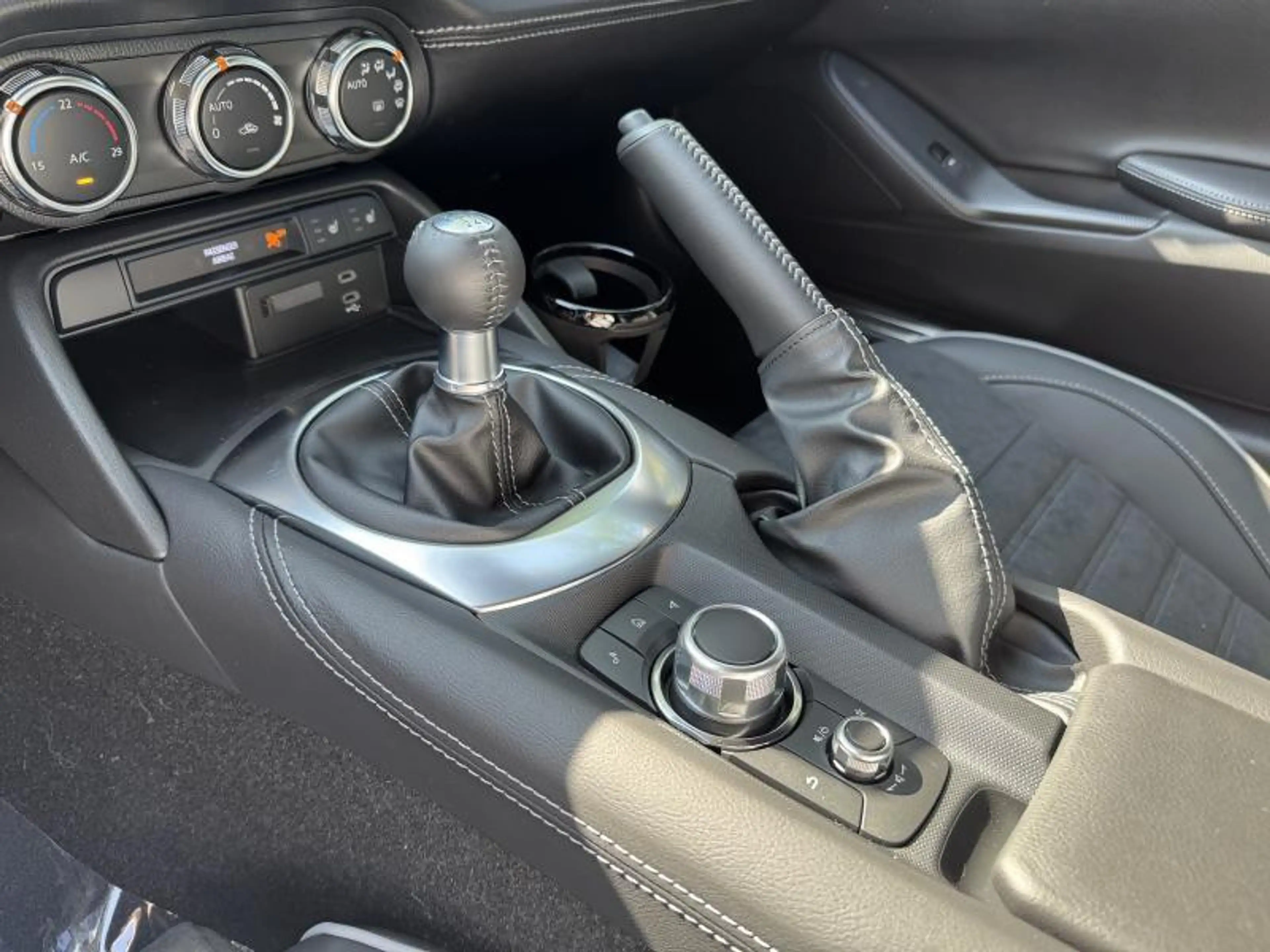 Mazda MX-5 1.5 Skyactiv-G 132hp Homura Roadster — photo 15