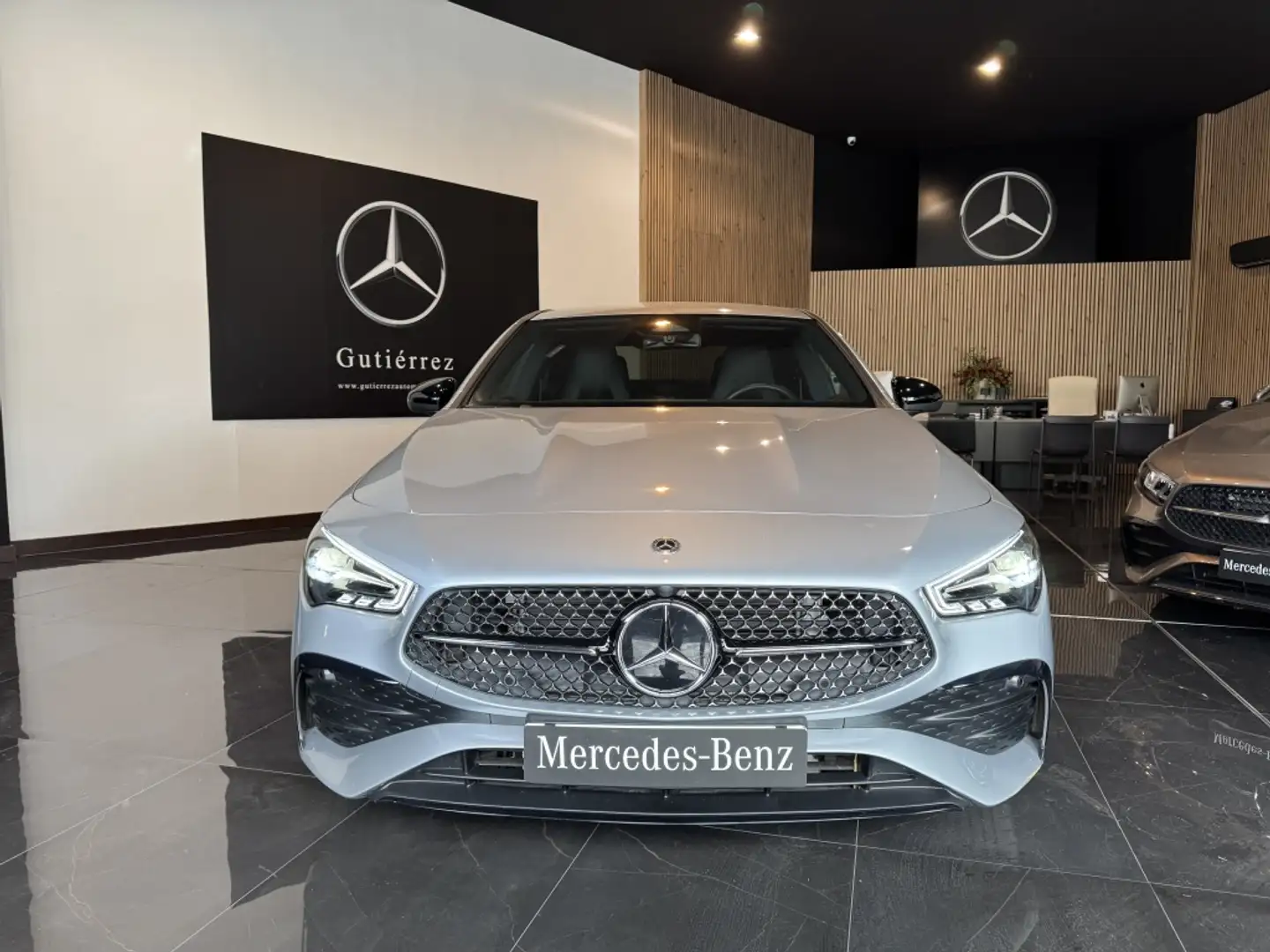 Mercedes-Benz CLA 200 7G-DCT Gris - 2