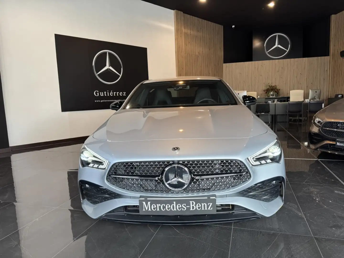 Mercedes-Benz CLA 200 7G-DCT Gris - 1
