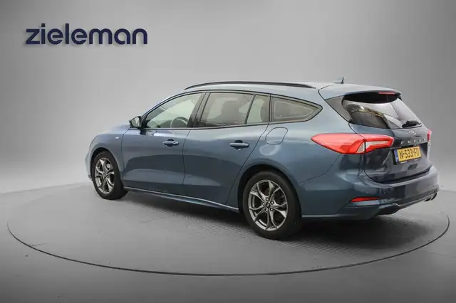 Ford Focus view 3
