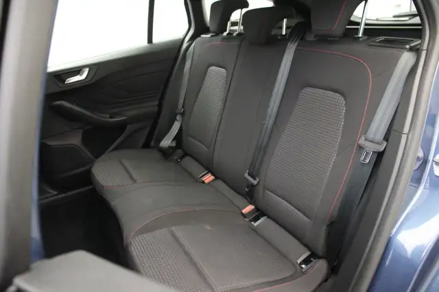 Ford Focus view 12