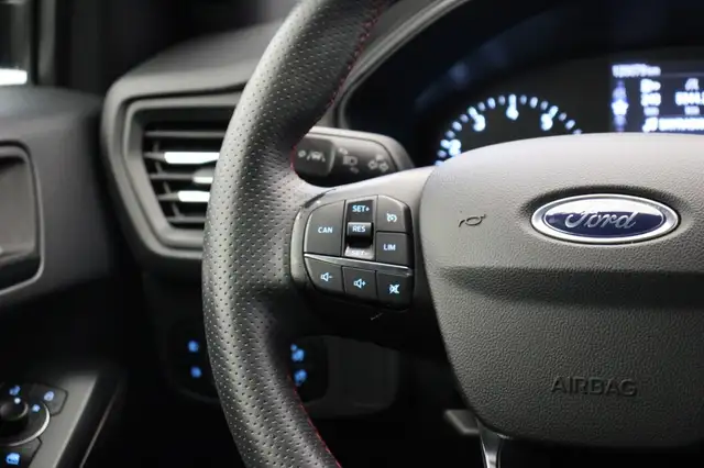 Ford Focus view 8