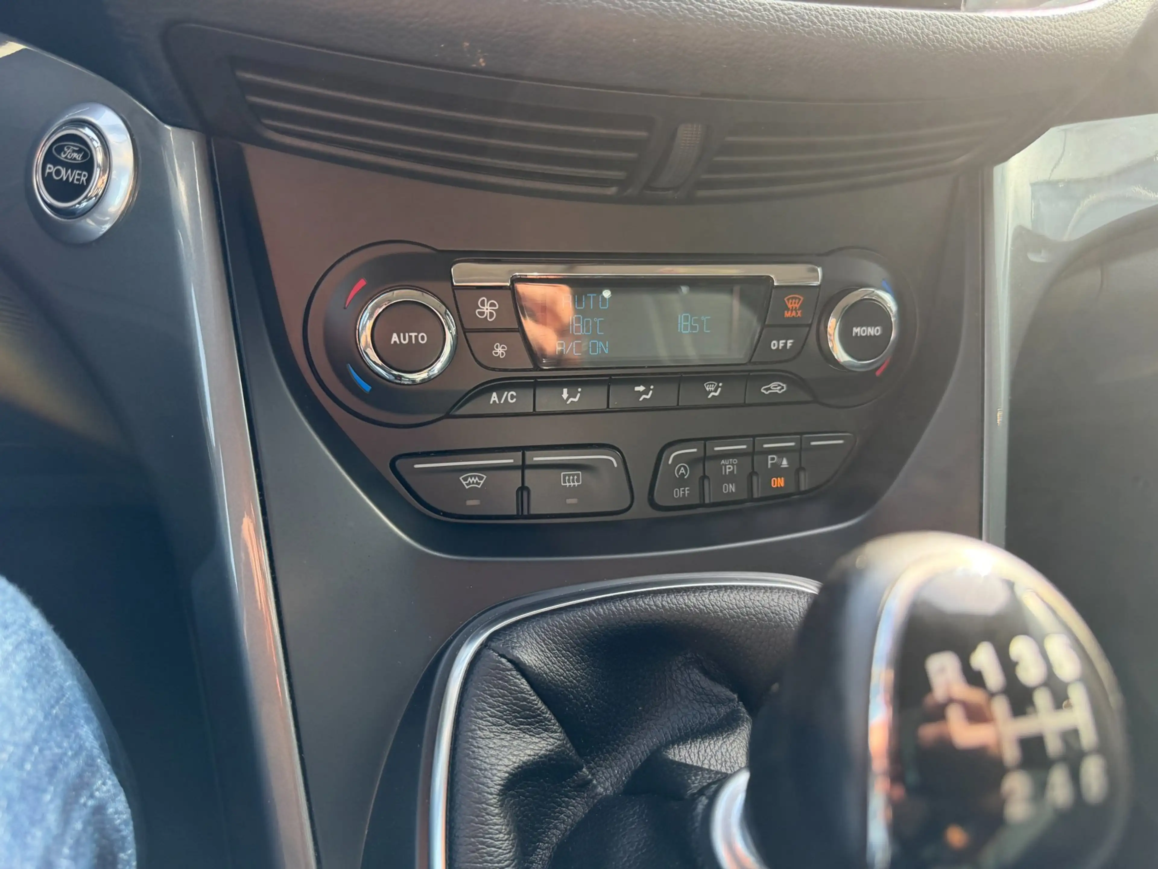 Ford C-Max 1.6 EcoBoost Titanium trekhaak 4 seizoenen banden — photo 17